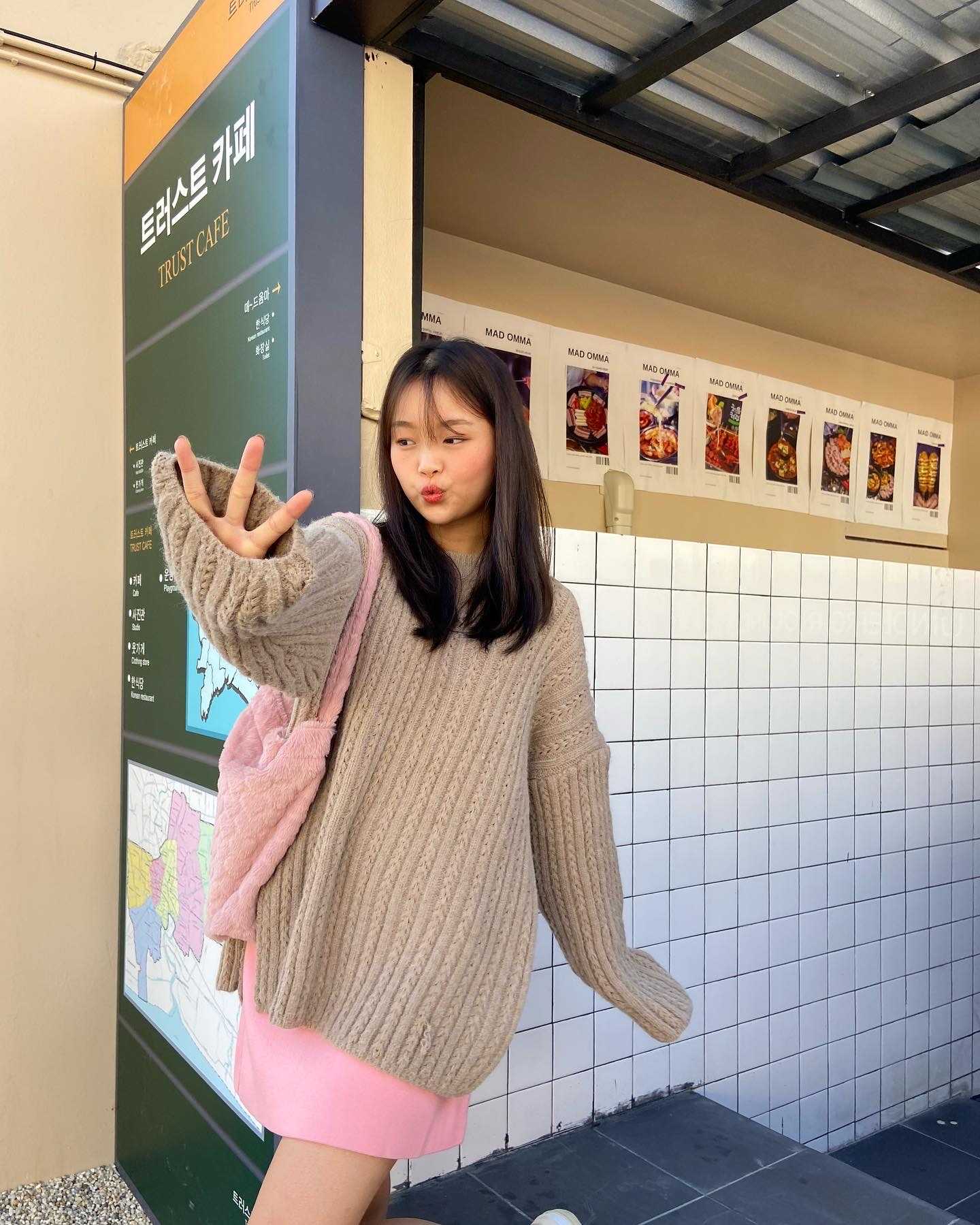 Chuuchop_พร้อมส่ง(C7478) 🧸🧤 BEARY KNIT sweater เสื้อสเวตเตอร์แขนยาวสีเบจผ้าไหมพรม
