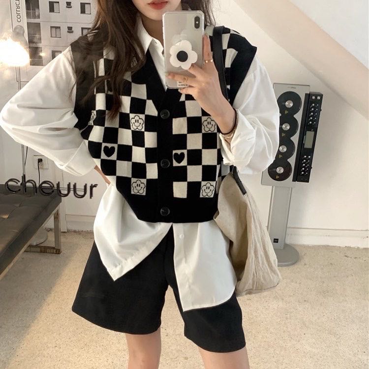 Cute checkerbroad vest (J&T)