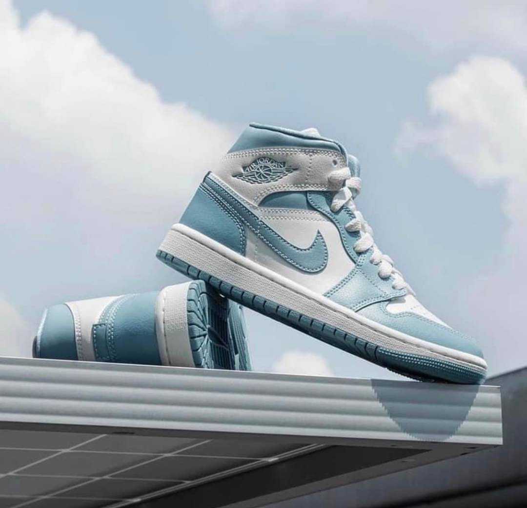 Nike Air Jordan 1 Mid UNC