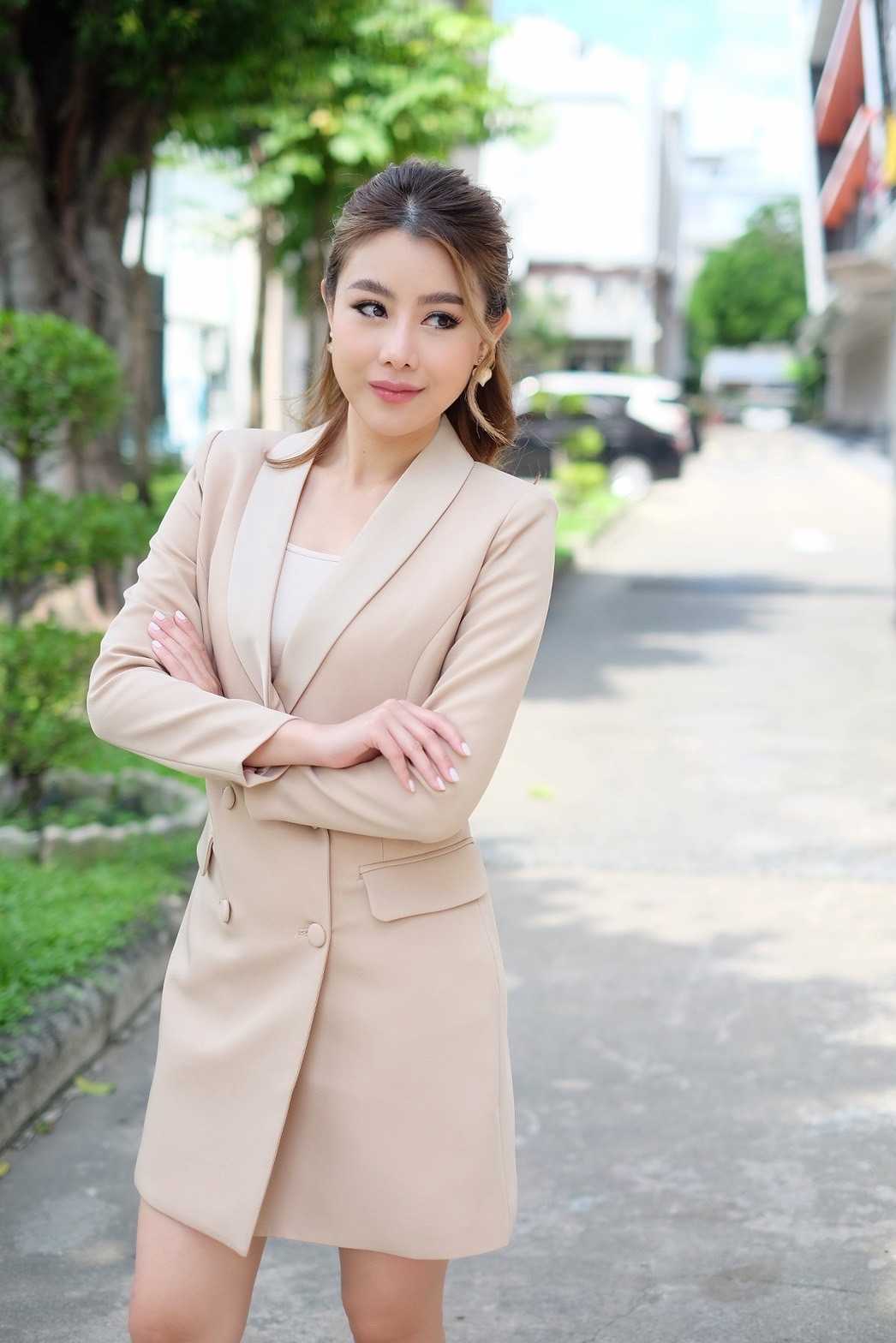 พร้อมส่ง Tuxedo Dress สีเบจ