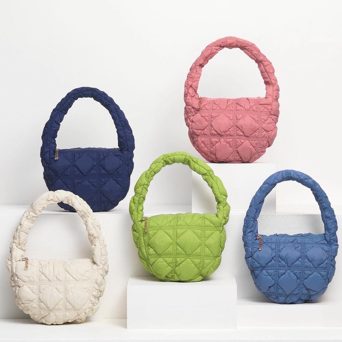 พรีออเดอร์ Carlyn soft mini