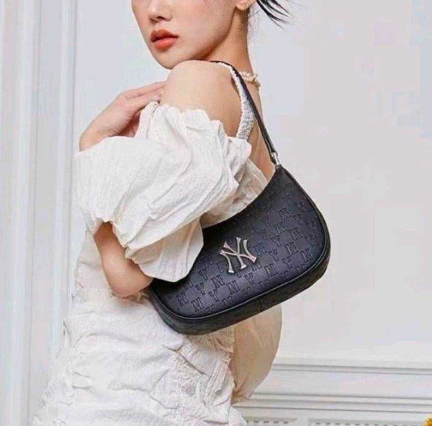 กระเป๋า NY ทรง HOBO สะพายข้าง