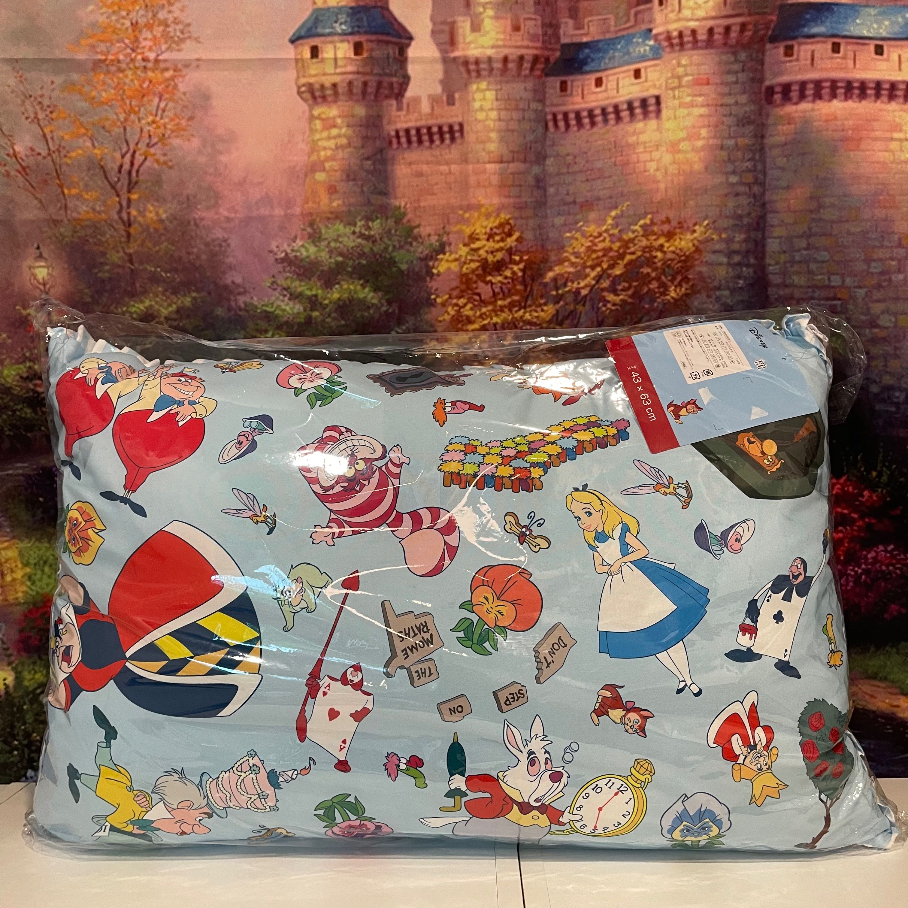 หมอน Alice in Wonderland - Characters (Blue)