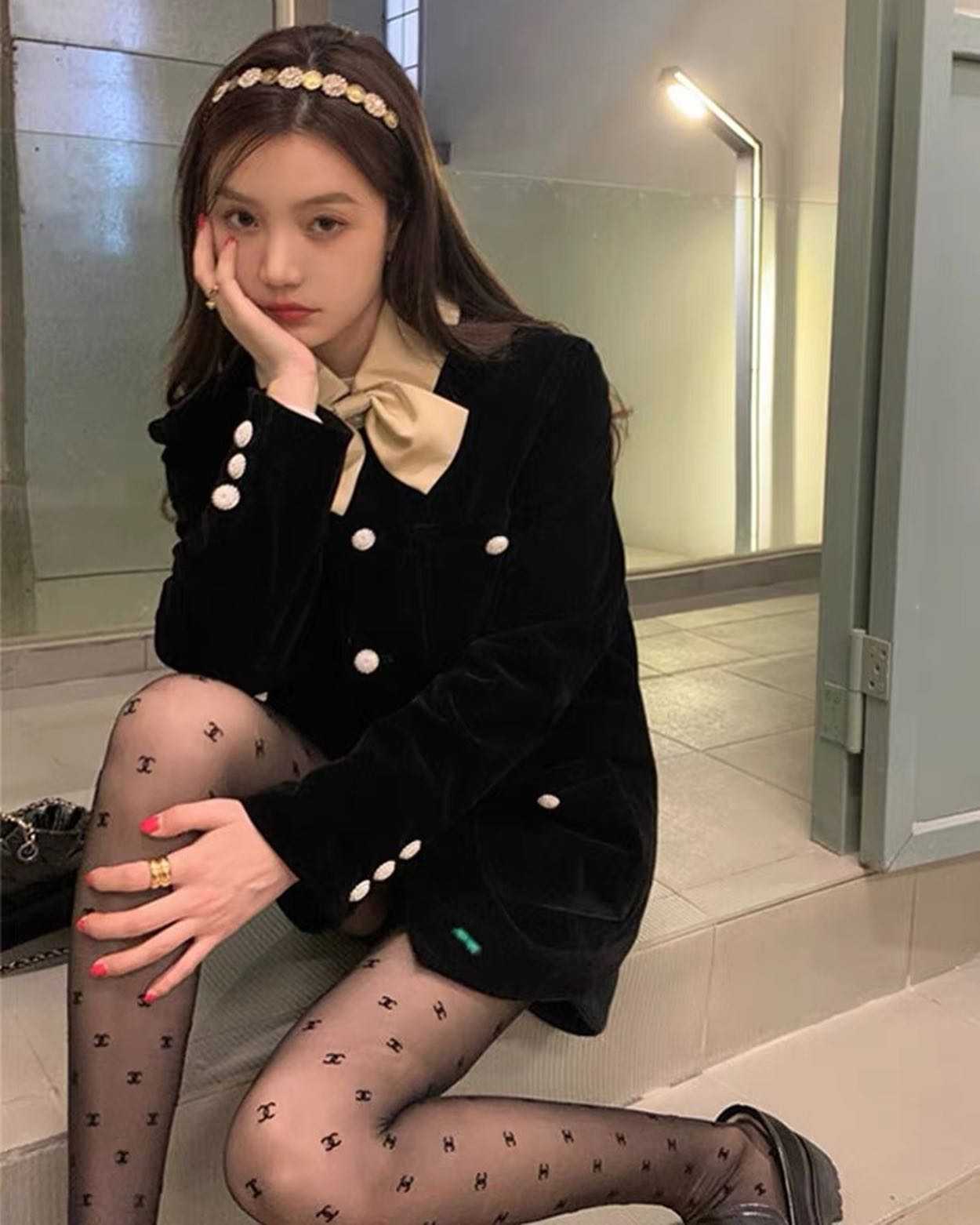 ถุงน่อง Chanel มีสองสี