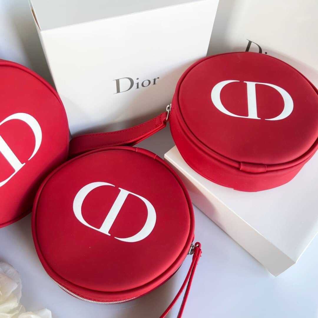 กระเป๋าเครื่องสำอาง Dior Trousse Pouch ทรงกลมสีแดง มีสายคล้องข้อมือ