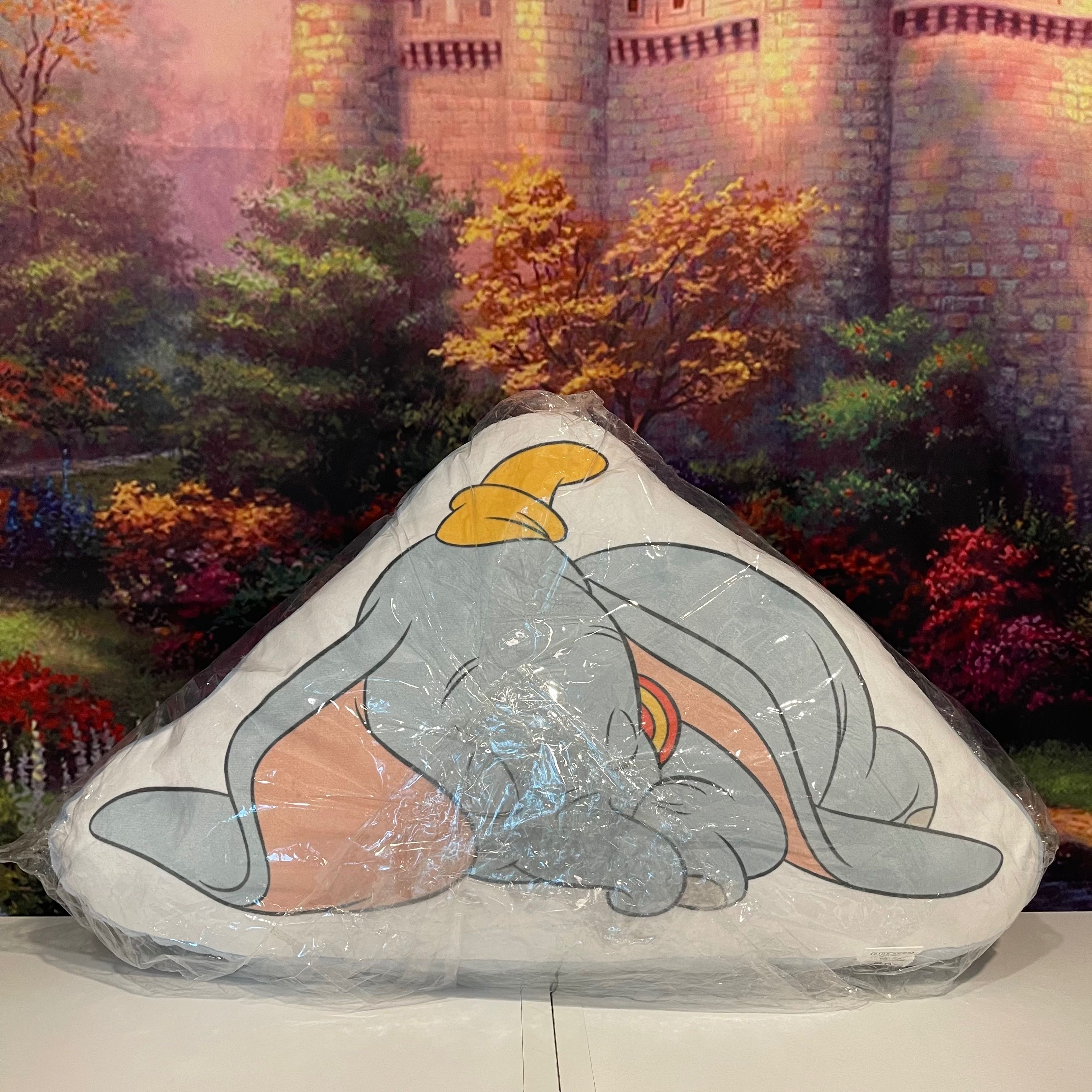 หมอนสามเหลี่ยม Dumbo