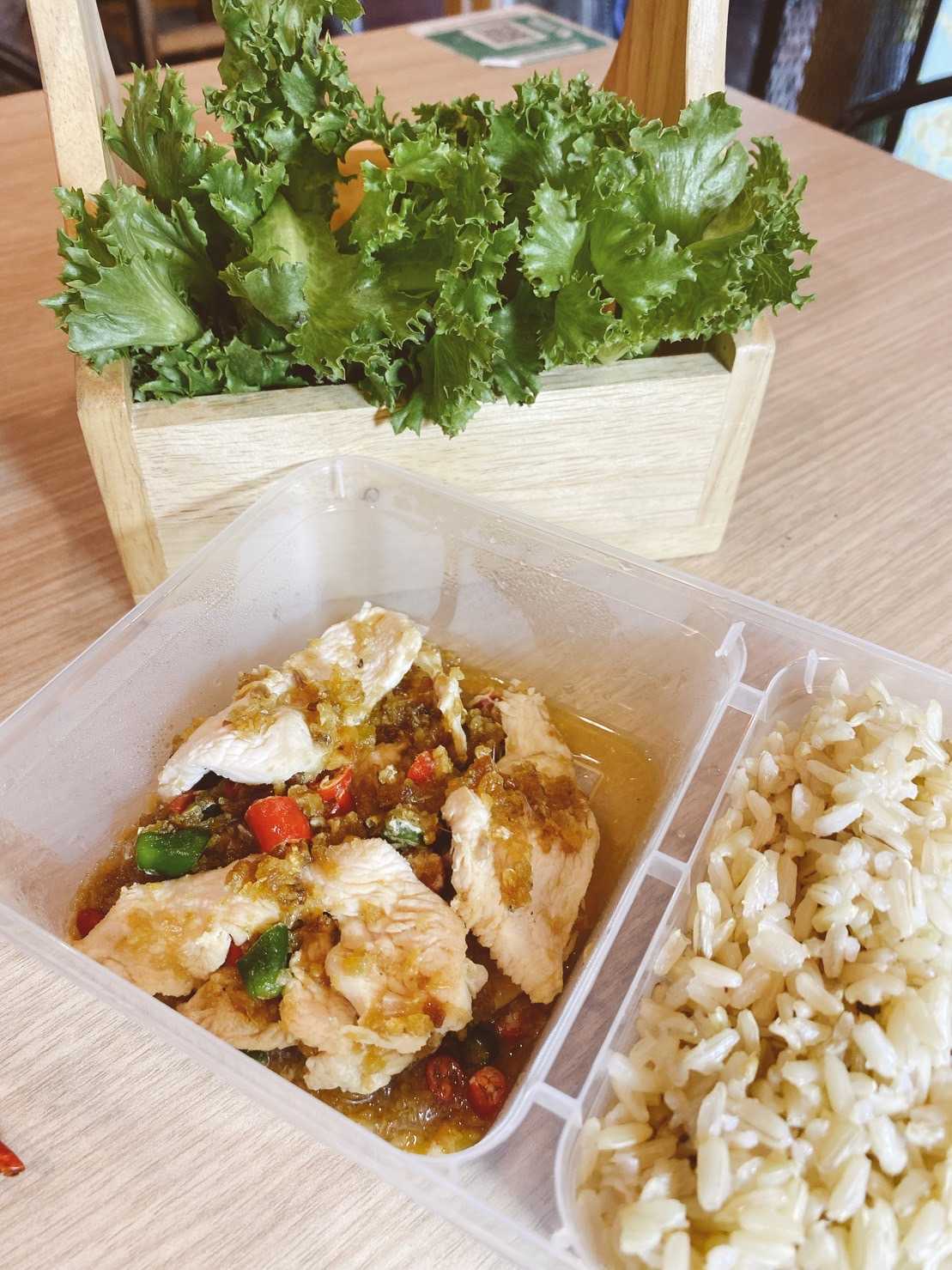 A19 ข้าวอกไก่คั่วพริกเกลือ