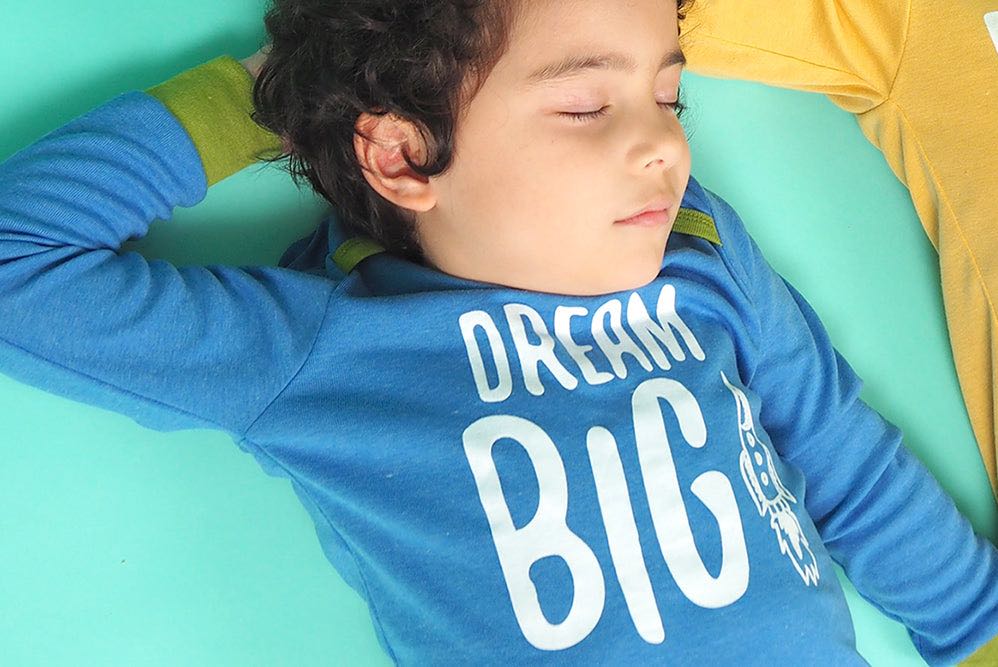 Dream Big/ ชุดนอนเรืองแสงน้ำเงินเขียว