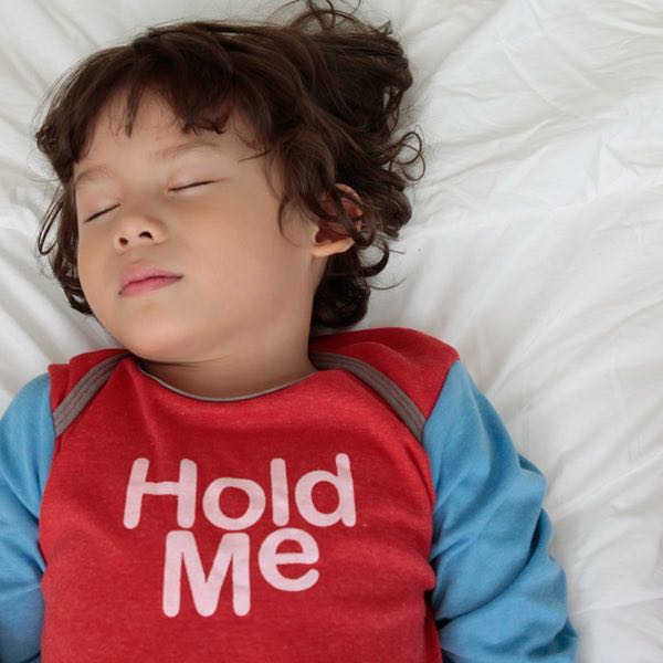Hold Me/ ชุดนอนเรืองแสงฟ้าแดง