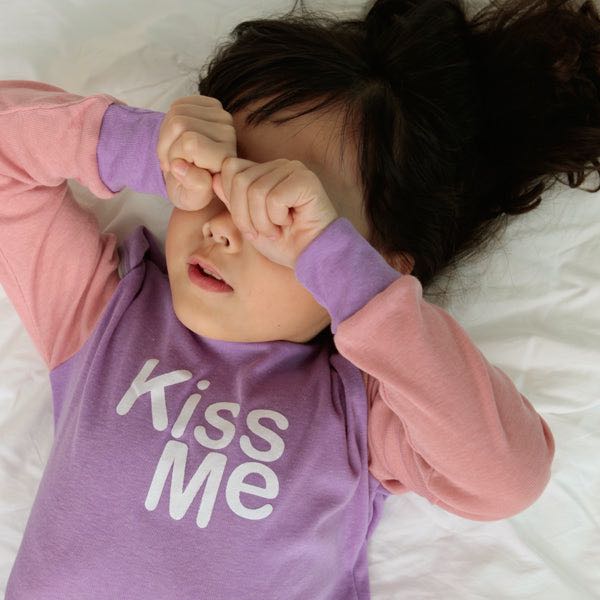 Kiss Me/ ชุดนอนเรืองแสงชมพูม่วง