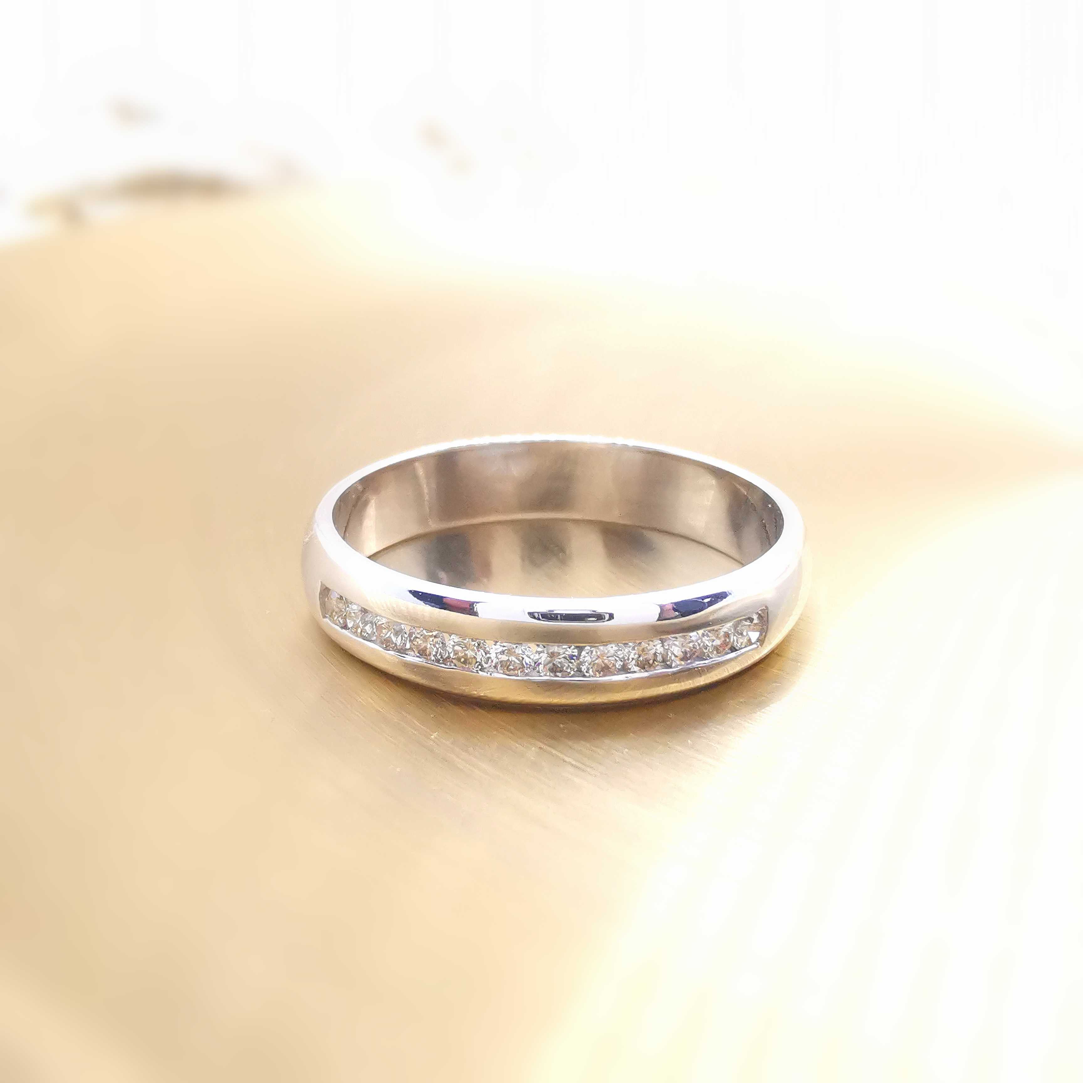 Adore Classic Diamond F31Line Ring RN0046