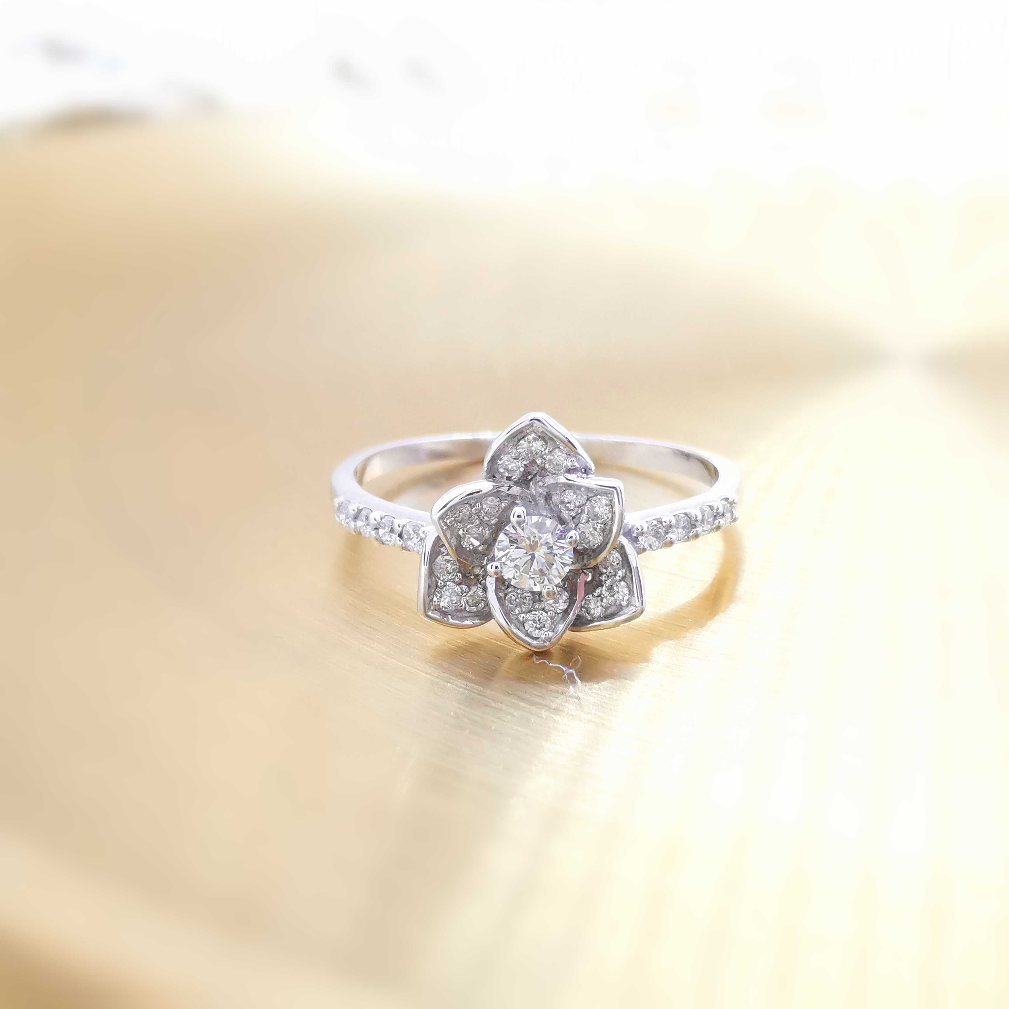 Antique Bloom Classic Shine Band RN0119