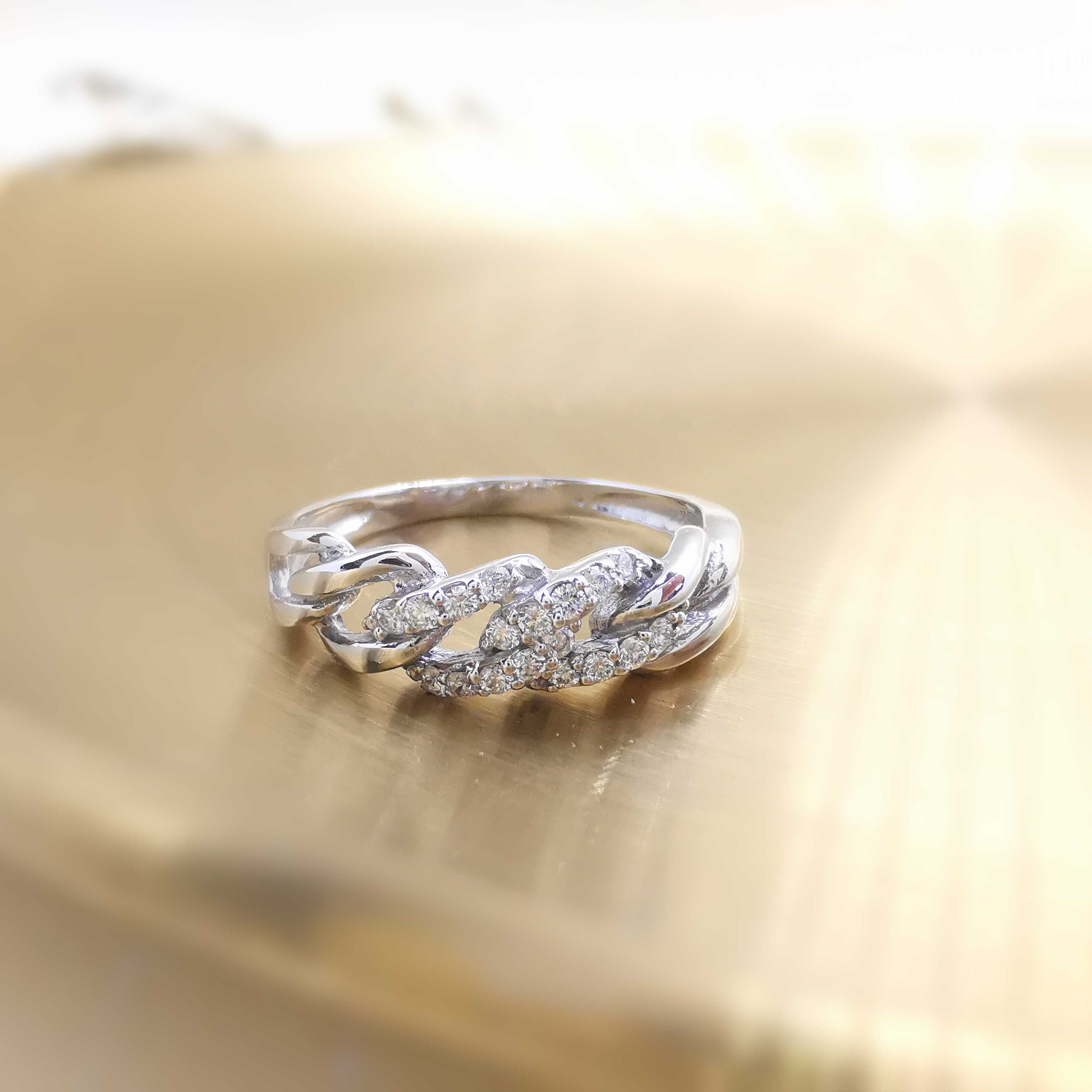 Luxury White Gold Chain Ring RN0142