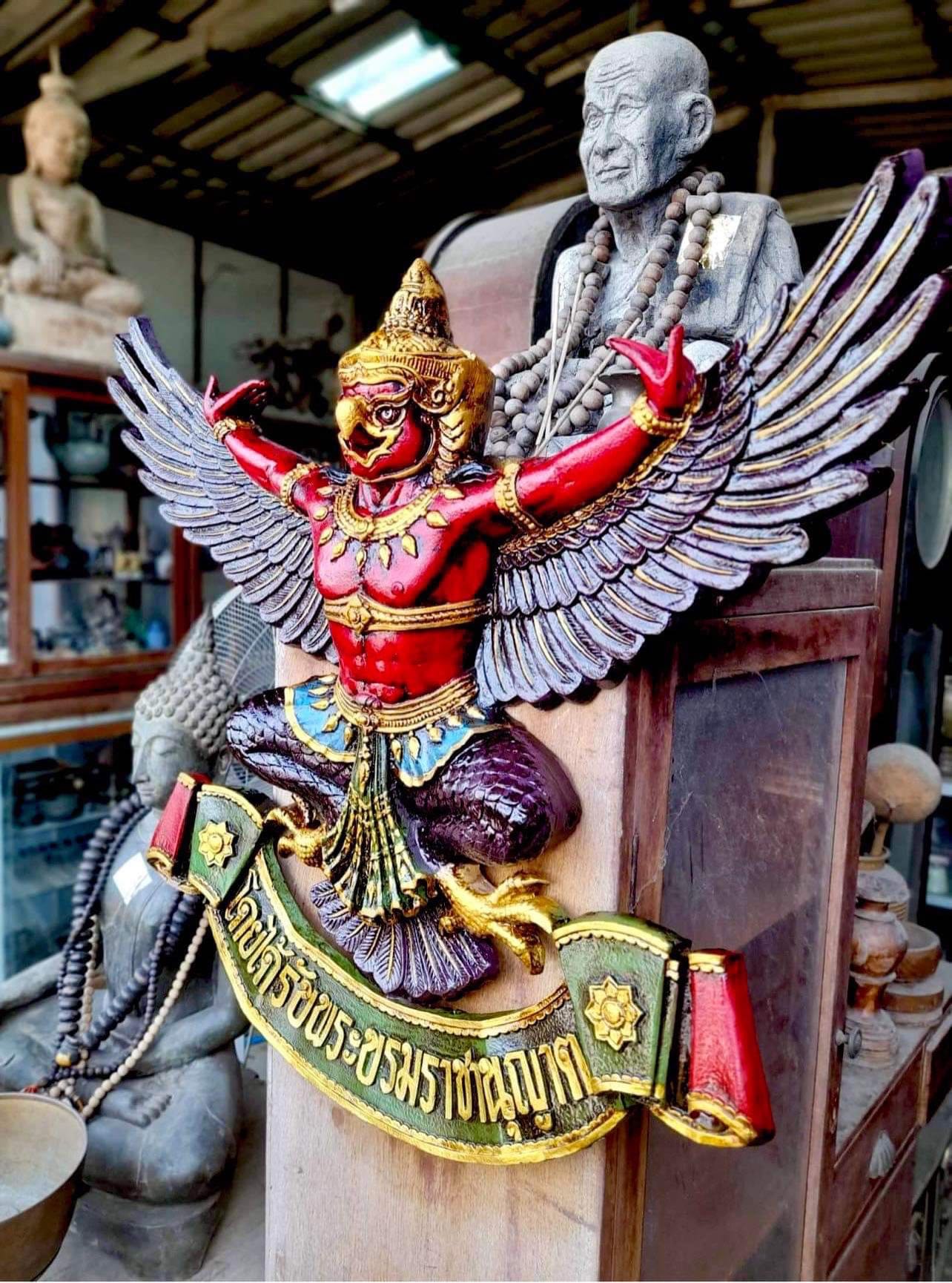พญาครุฑ ปีกกว้าง70ซม ครุฑหน้าบริษัทเอกชน Thai Red Garuda