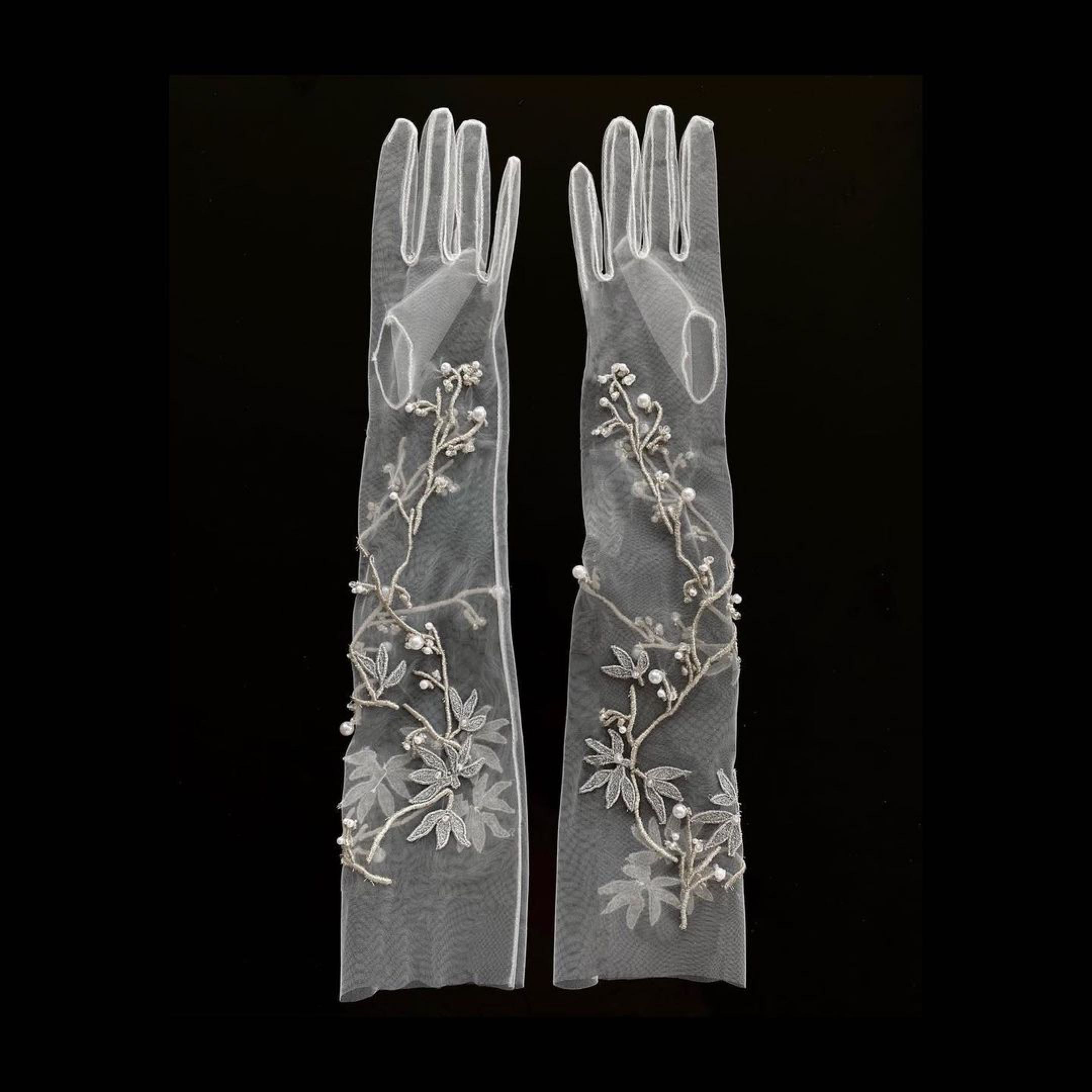 ถุงมือลูกไม้ปัก Silver Champagne silk embroidery  (สินค้าสั่งทำ)