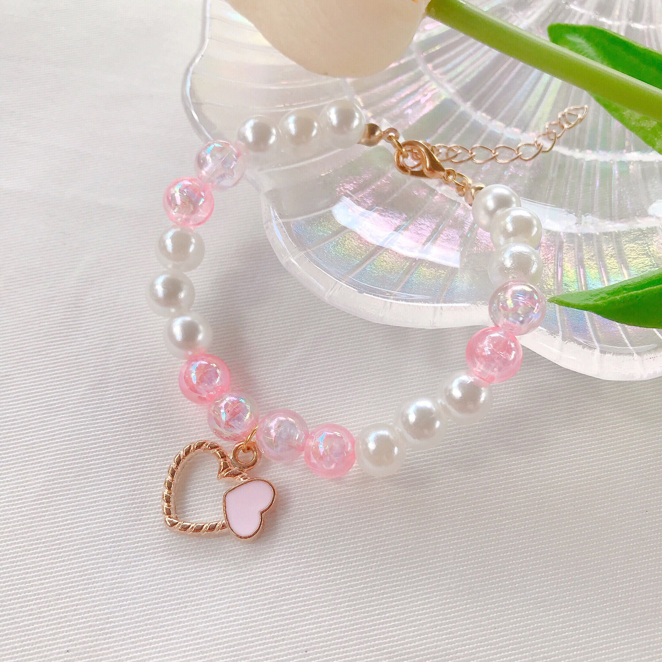 พร้อมส่ง ⛅️ สร้อยข้อมือสีชมพูน่ารักๆ