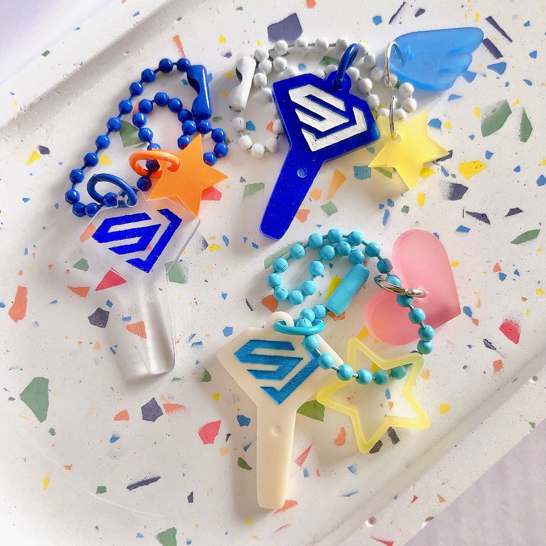 Keychain : พวงกุญแจอะคริลิค แท่งไฟ SJ 💙