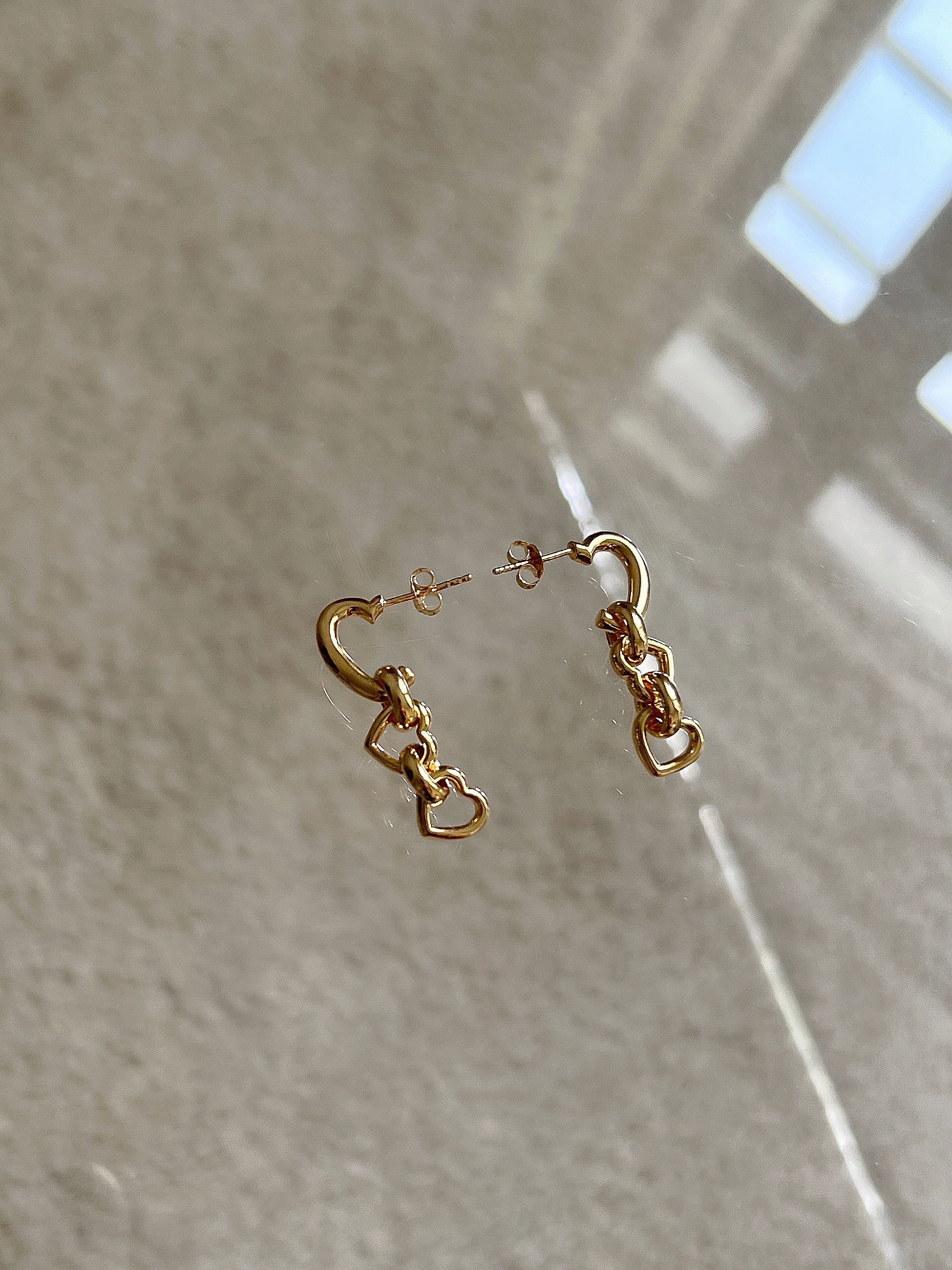 grumpy, crush drop earrings gold (ราคาต่อคู่/cost per pairs)