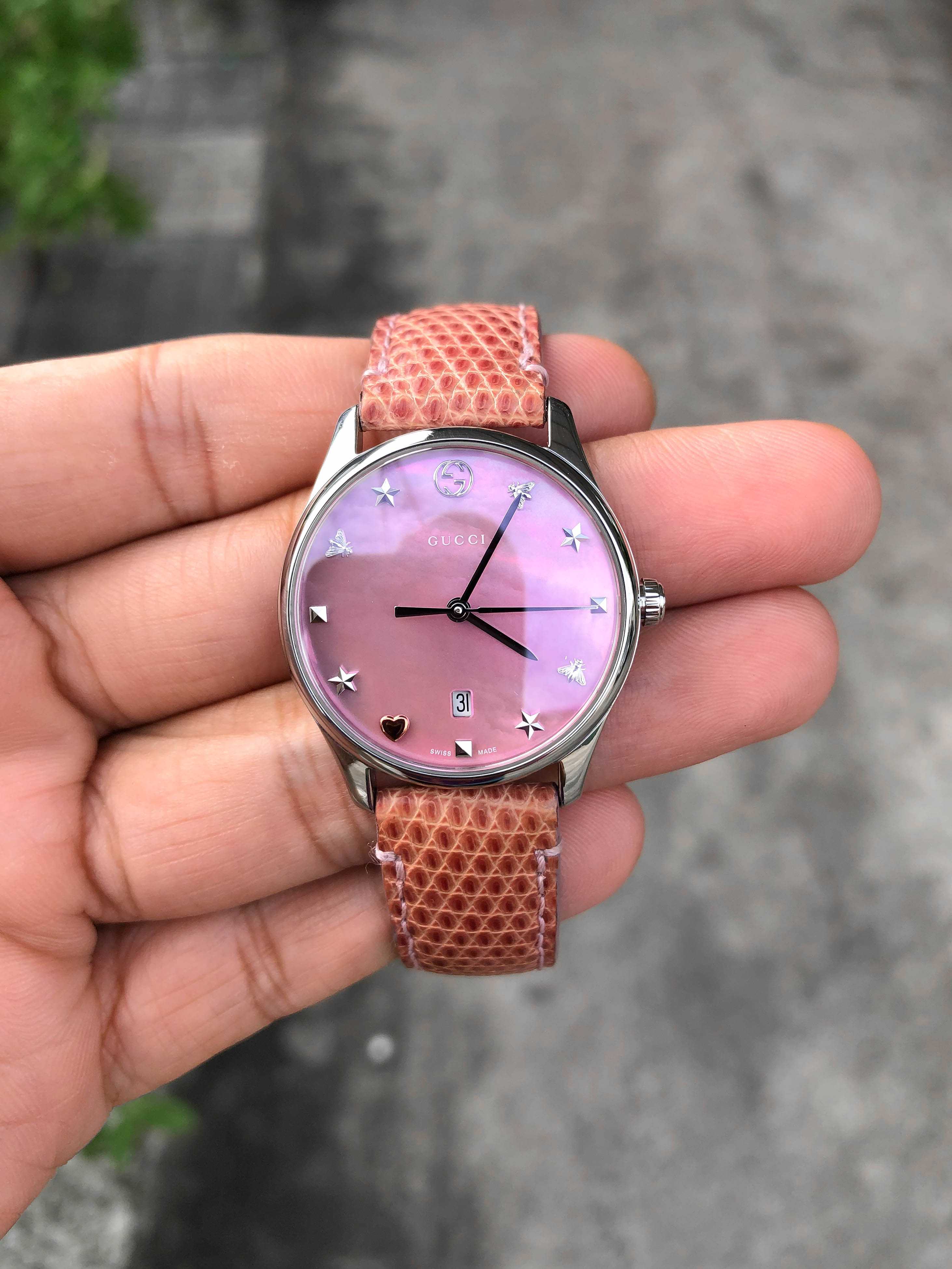 Gucci G-Timeless Lady Size Quartz หน้ามุกชมพู สายหนัง