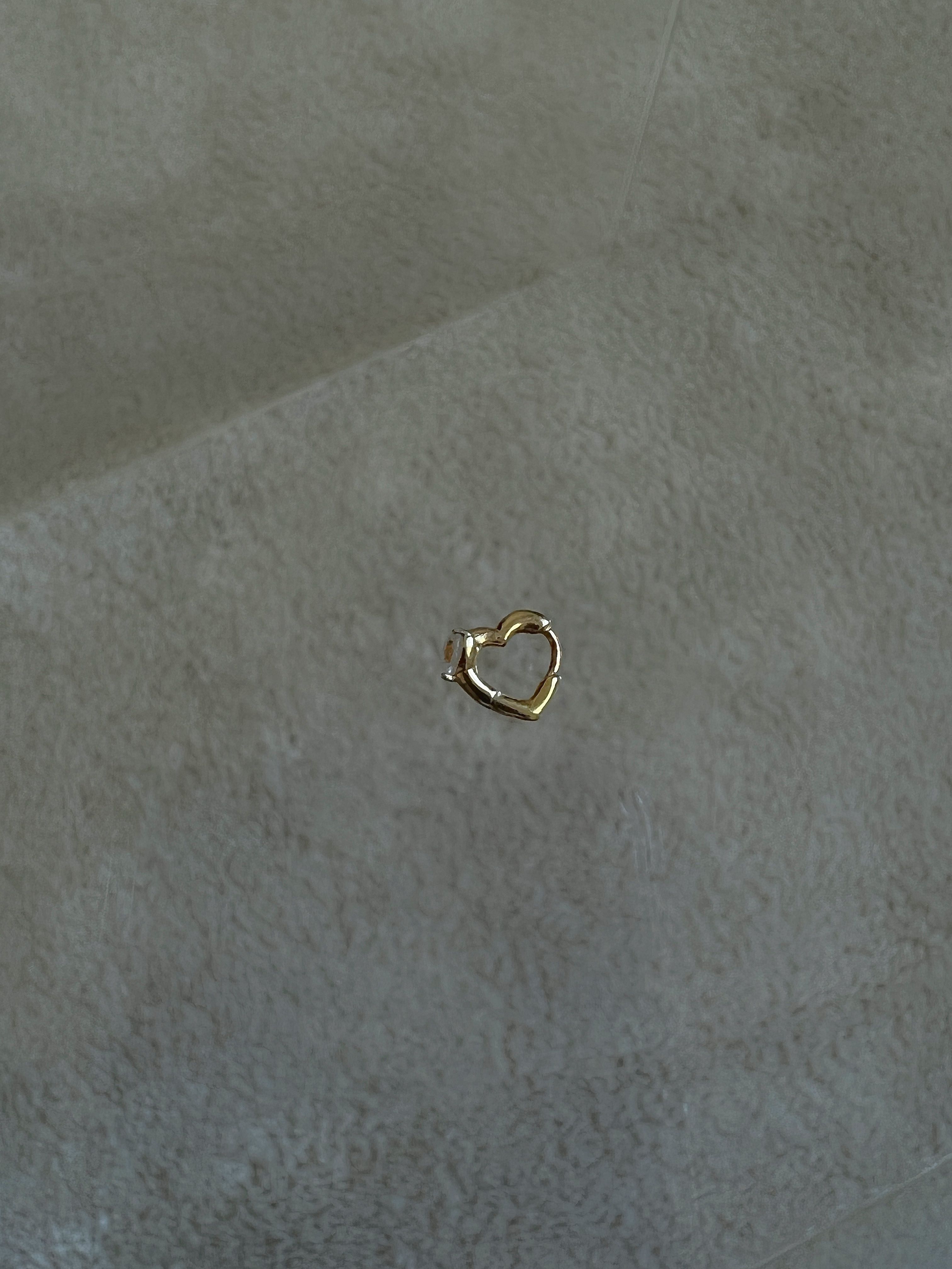 grumpy, crush hoop 4mm (ราคาต่อข้าง/cost per piece)