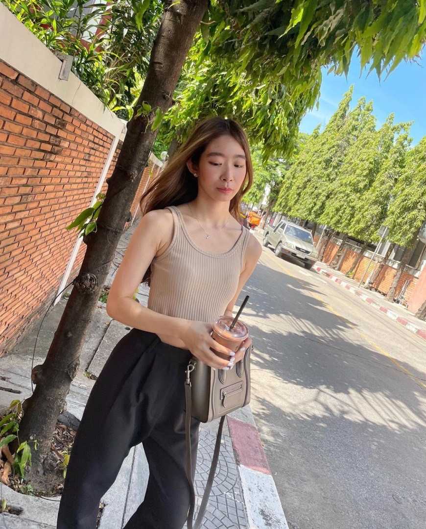 SIGNATURE! Hussa Hope Crop Top -Beige (พร้อมส่ง)