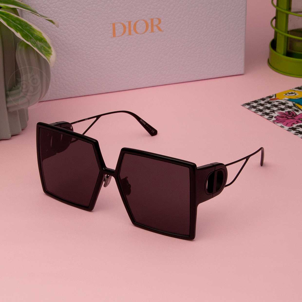 30MONTAIGNE : SU  SIZE 58 MM.