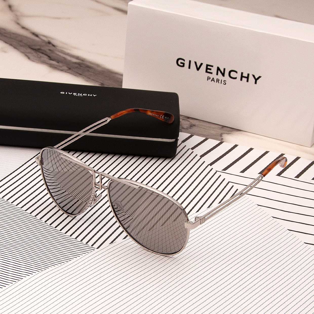 GV7110/S : 01 OUE SIZE 61 MM. (SILVER)