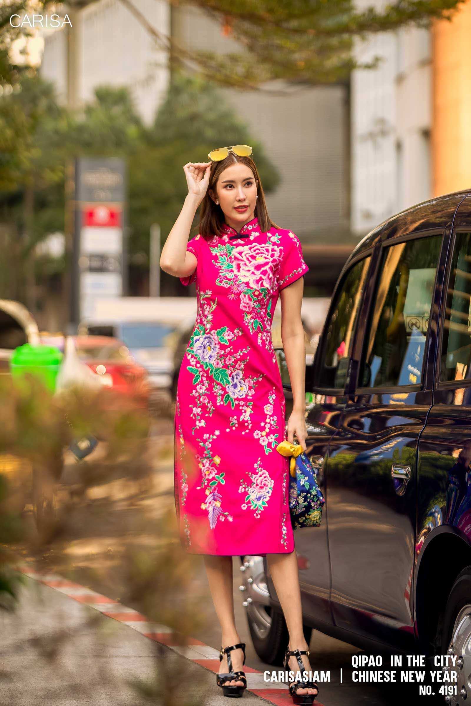 ชุดเดรส กี่เพ้า Carisa งานปักดอกโบตั๋น ผ้าคอตตอลผสมสเปนเด็กซ์เนื้อดีมาก ซิปหลังและซิปข้าง [4191]