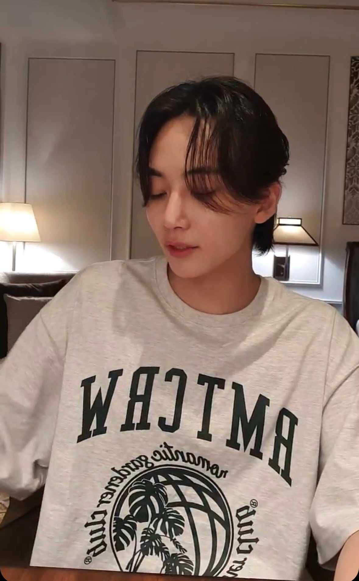 เสื้อ ROMANTIC CROWN  2022 S/S แบบ #JEONGHAN #จองฮัน