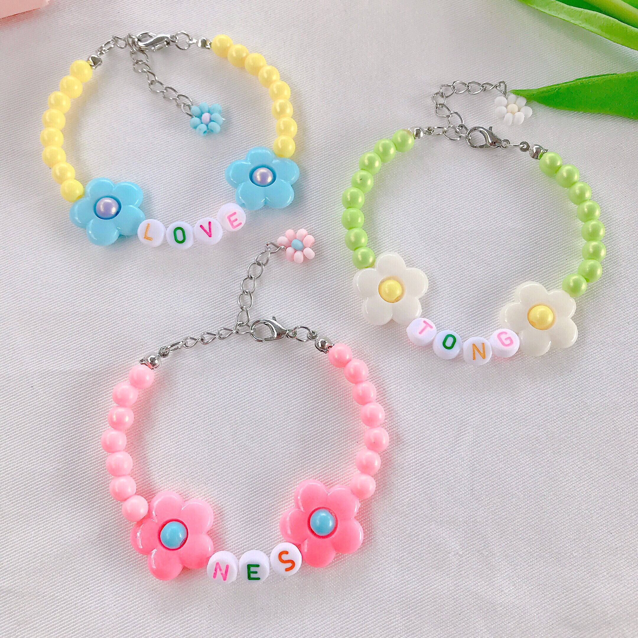 ตัวอย่าง ! สร้อยข้อมือดอกไม้แบบใส่ชื่อ น่ารักๆสามารถเปลี่ยนชื่อได้เลยนะคะ