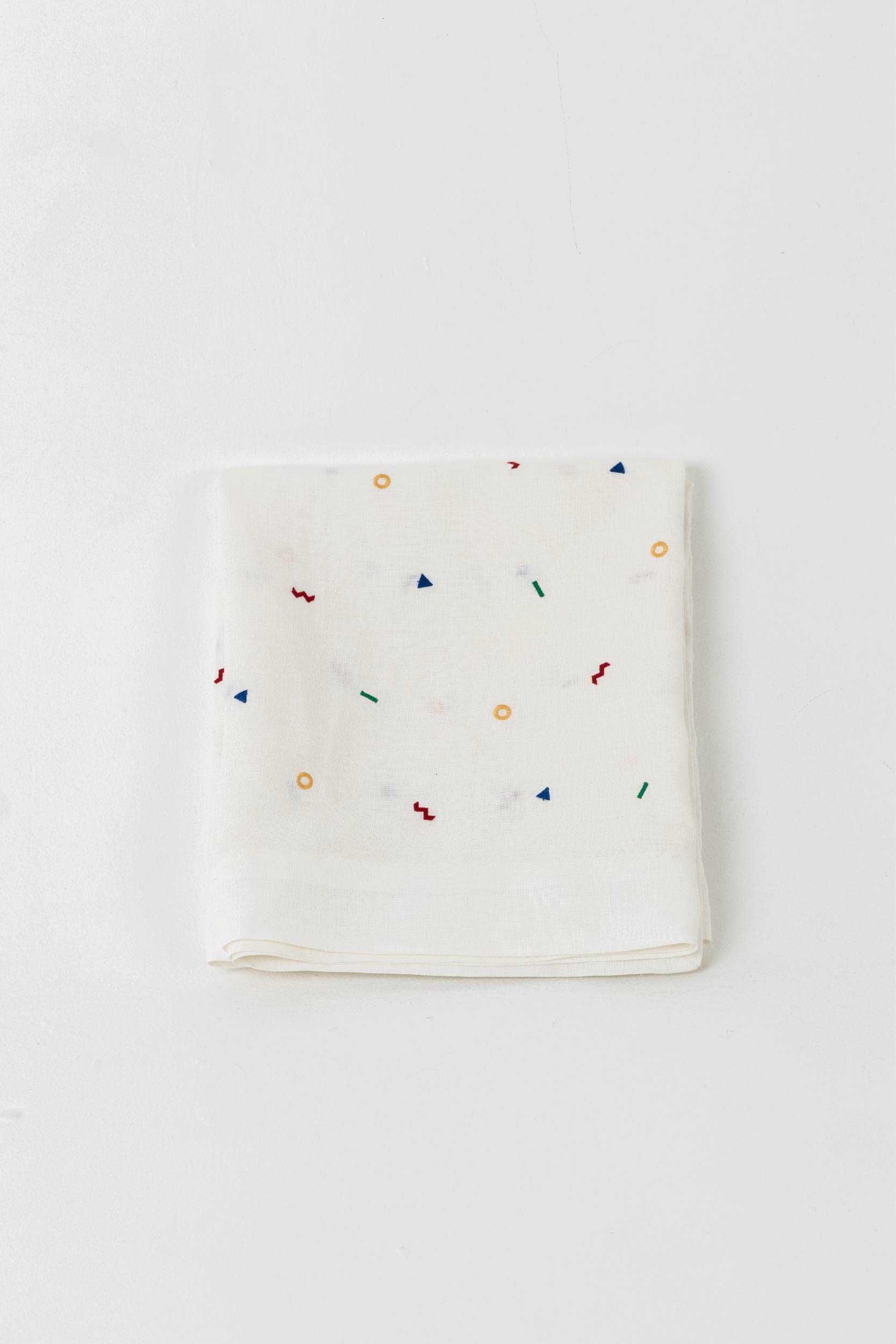 ผ้าปูโต๊ะสีขาวมีลวดลาย Bauhaus Embroidery Detail Linen Tablecloth