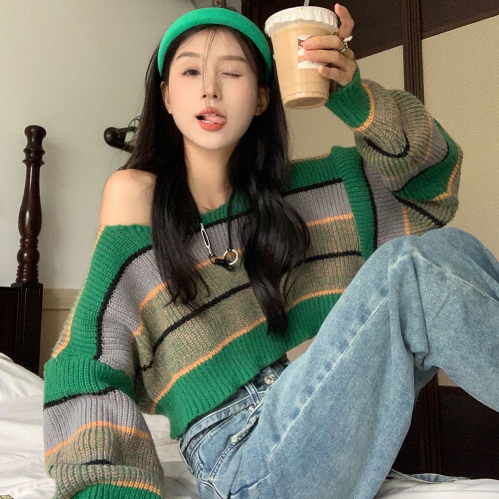Christmas tree sweater (J&T)