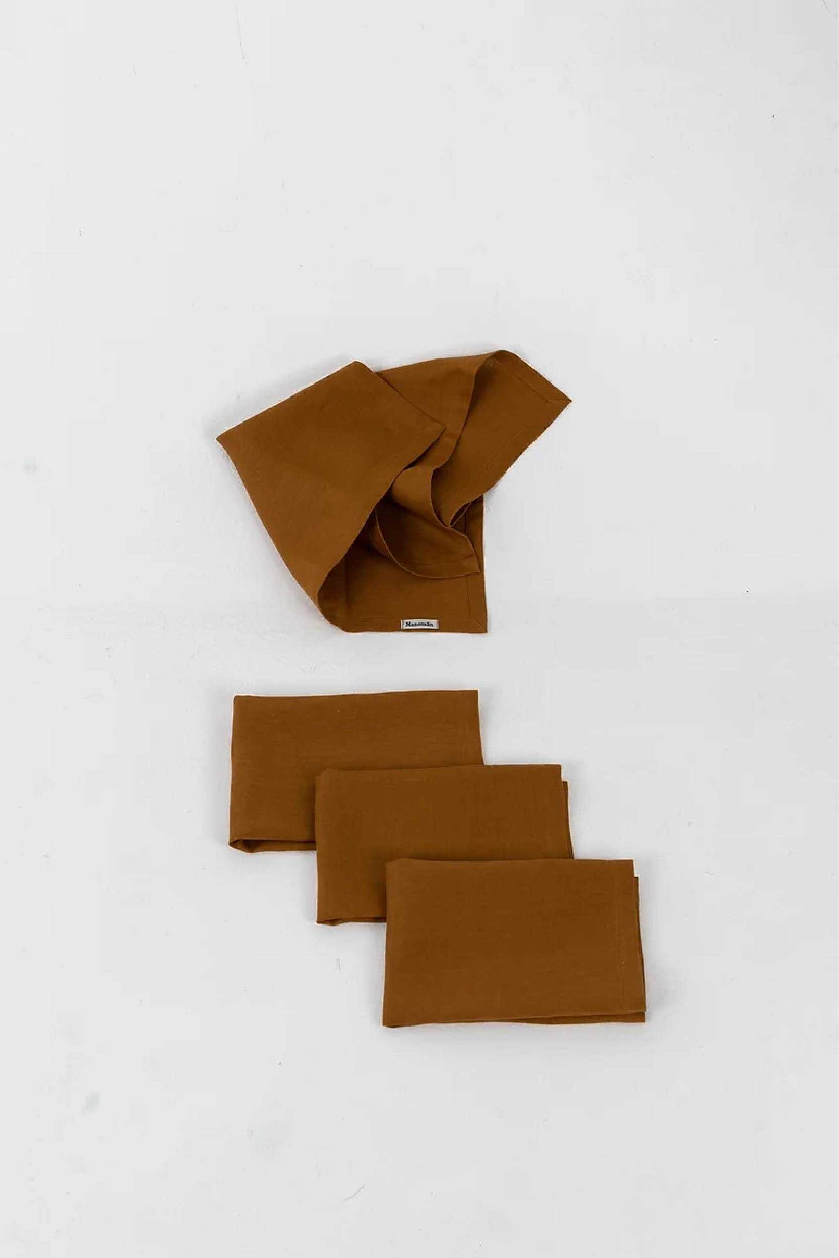 ผ้าเช็ดปาก CLASSIC LINEN NAPKIN SET IN CAMEL