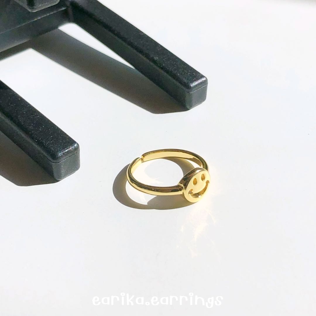 ￼earika.earrings - gold smiley flat ring แหวนรูปยิ้มสีทองเงินแท้ ฟรีไซส์ปรับขนาดได้