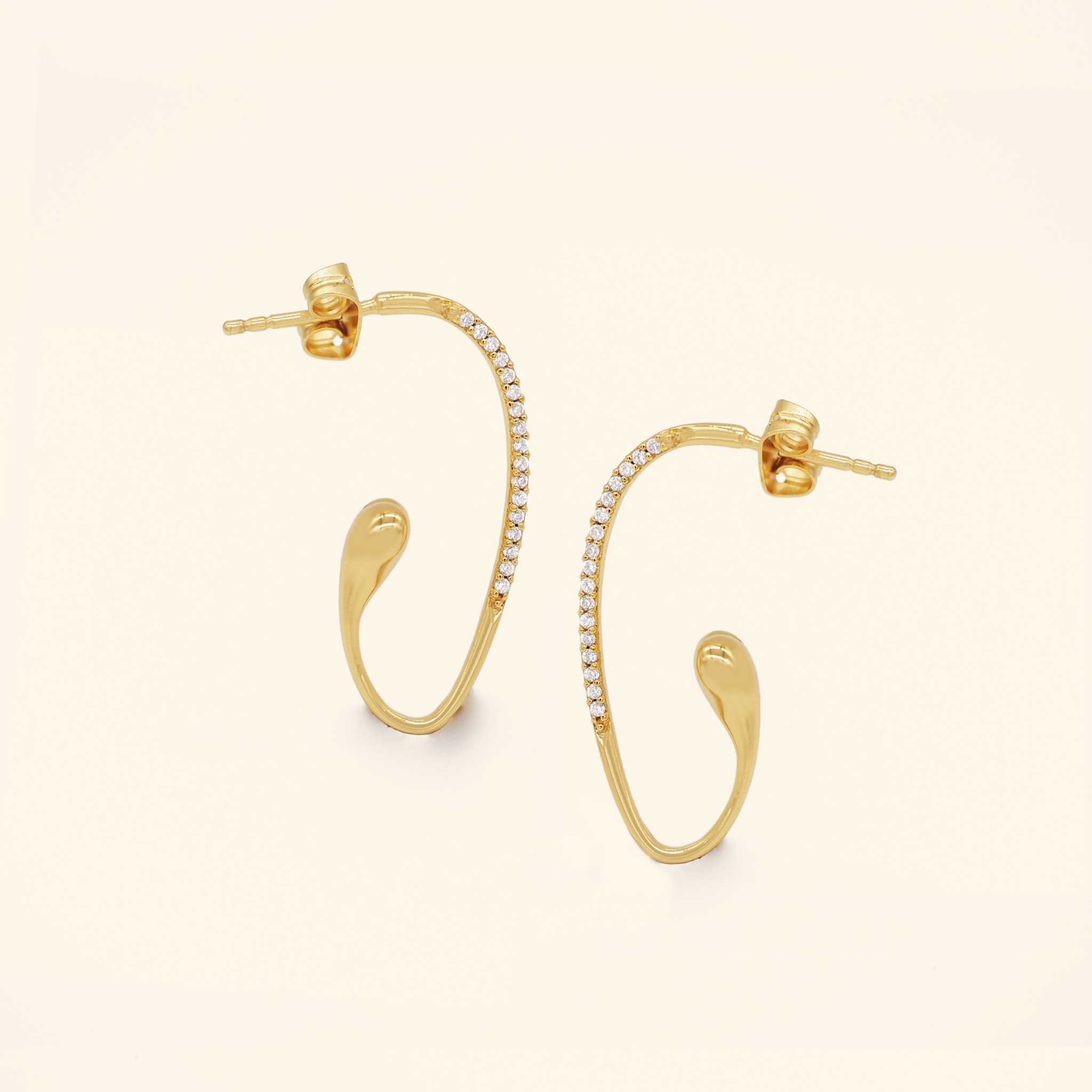 ต่างหูก้านปีนมินิฮาร์ท (Mini Heart Ear Crawler Earrings)