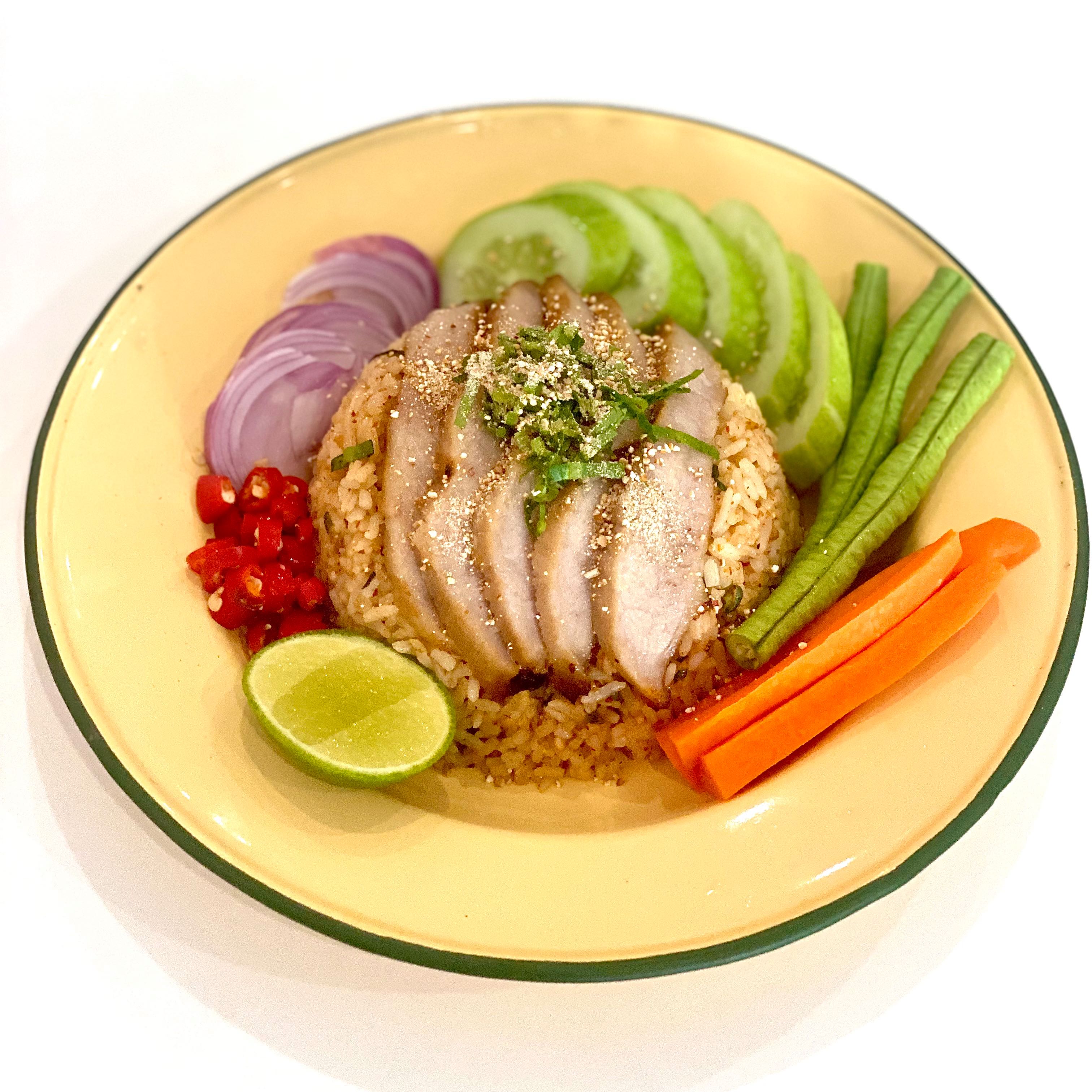 ข้าวผัดแจ่วคอหมูย่าง มันน้อย (Grab express) 