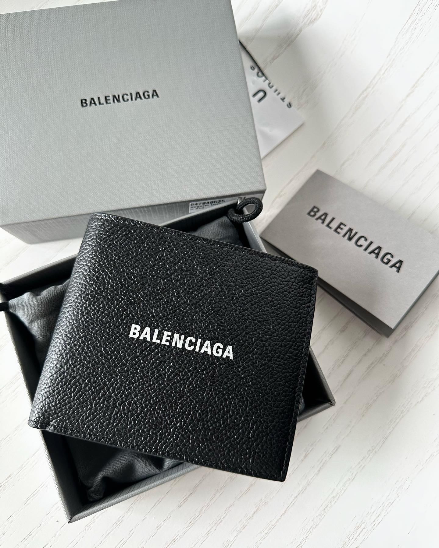 Balenciaga bifold wallet 