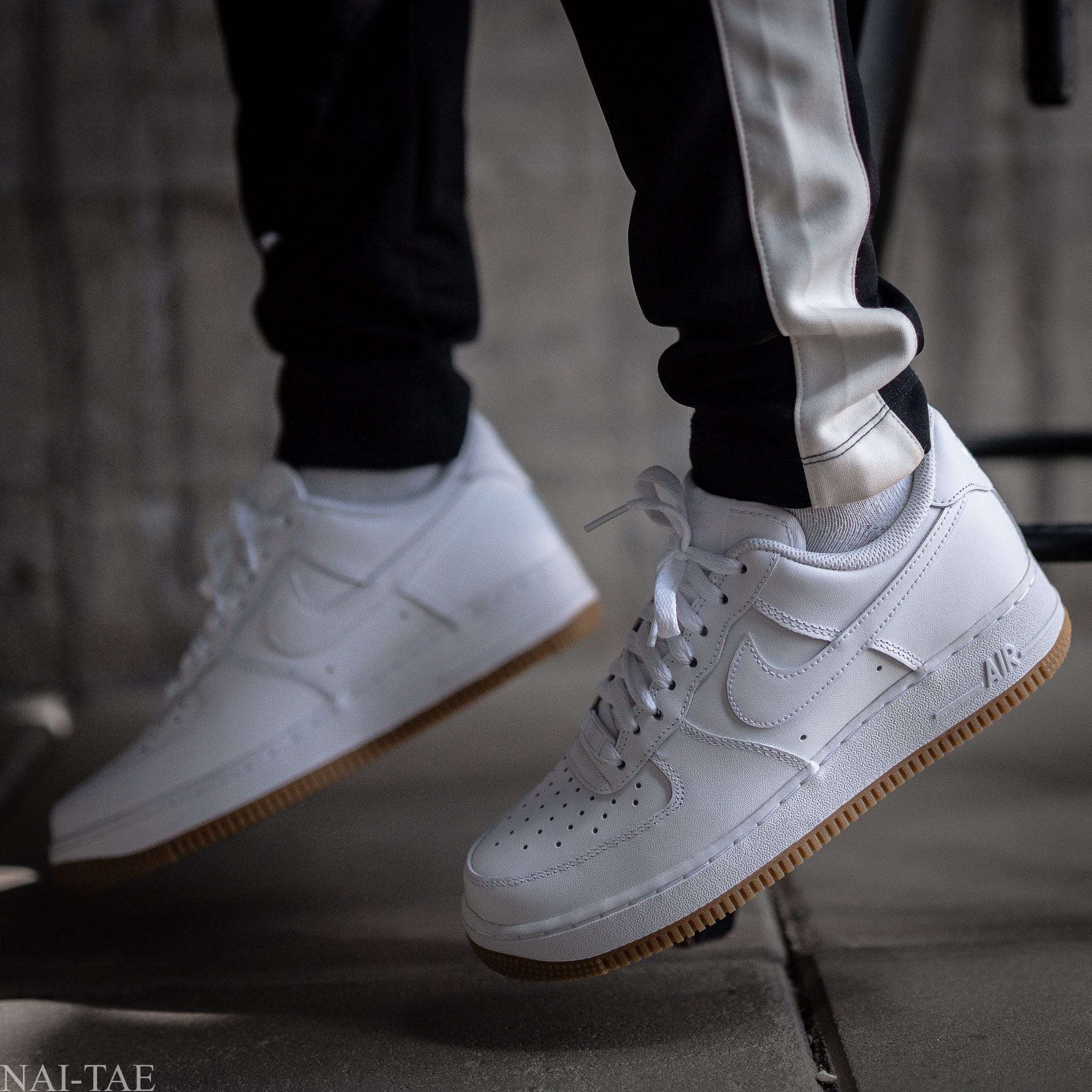 White nike air force 1 gum sole discount