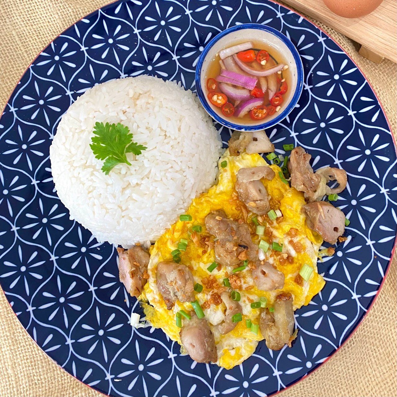 ข้าวไข่ขยี้ไก่ปิ้ง (Grab express only) 