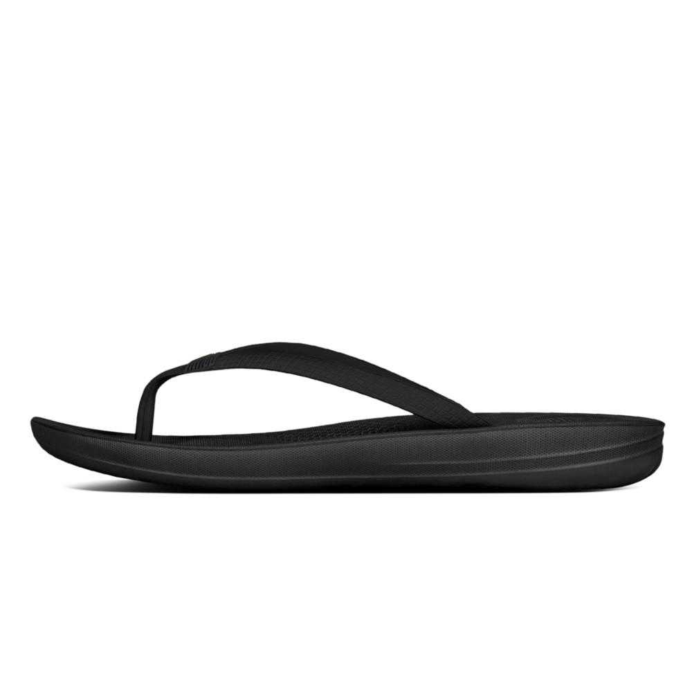 FITFLOP Women's IQUSHION Ergonomic Flip-Flops -All Black [W] NEA รองเท้าแตะ  ผู้หญิง ฟิตฟลอป แท้ E54