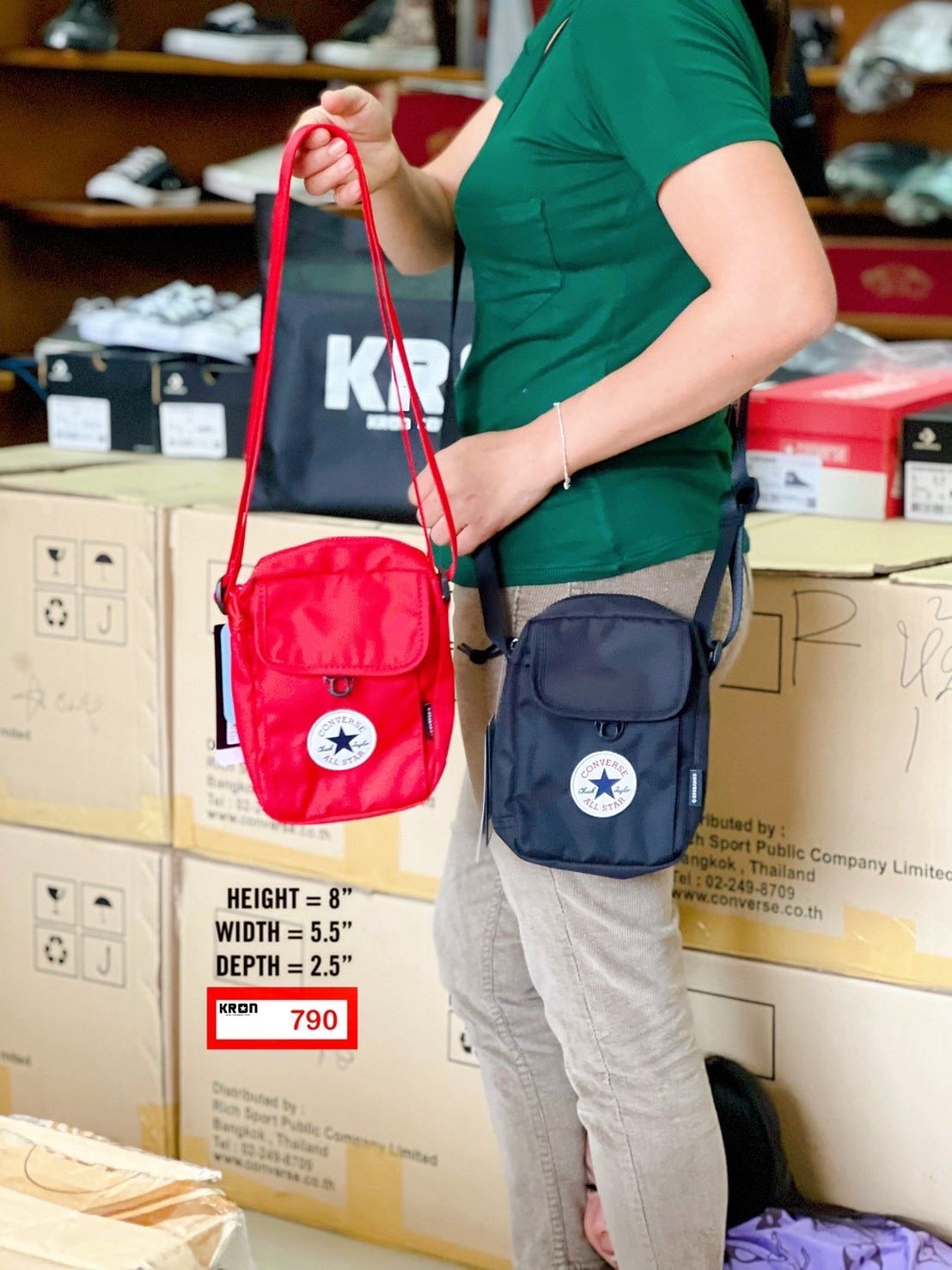 กระเป๋าสะพายข้าง  CONVERSE CHUCK MINI BAG