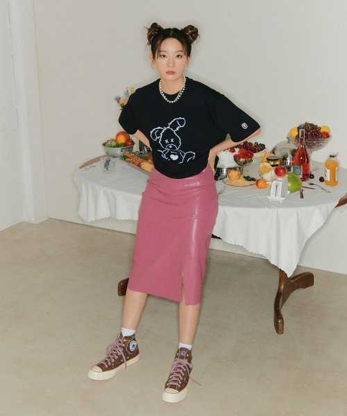 (พร้อมส่ง) Ist kunst Heart Rabbit T-shirt Black โดนแดดแล้วเปลี่ยนสี
