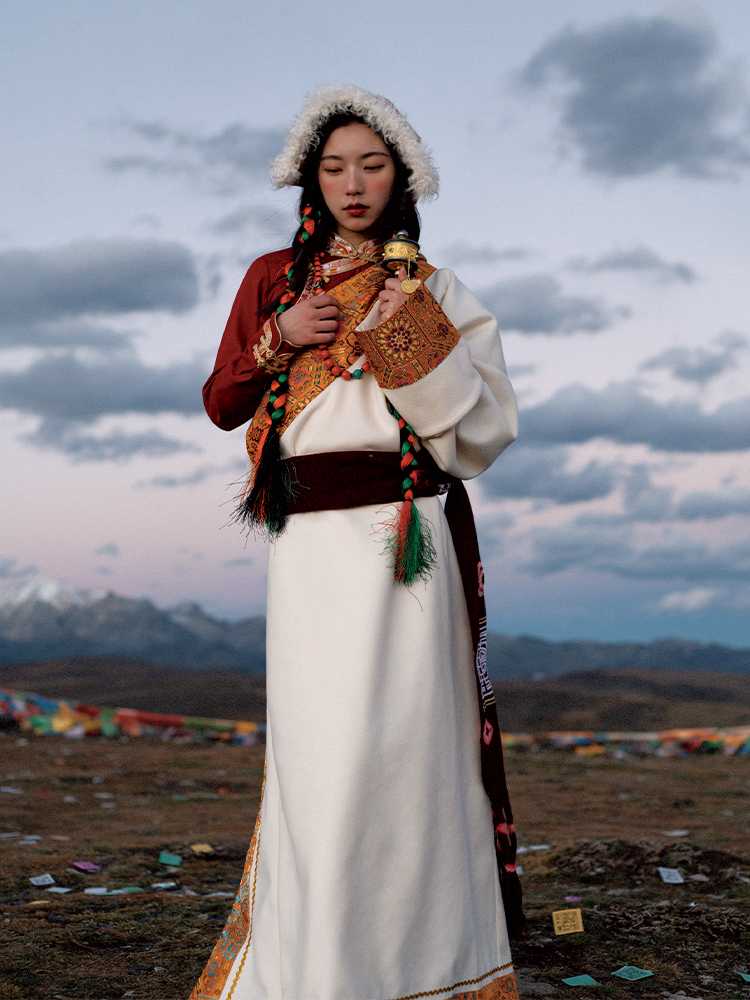 Fengyue autumn and winter woolen material Tibetan clothing women'swhite Tibetan robe photo clothing