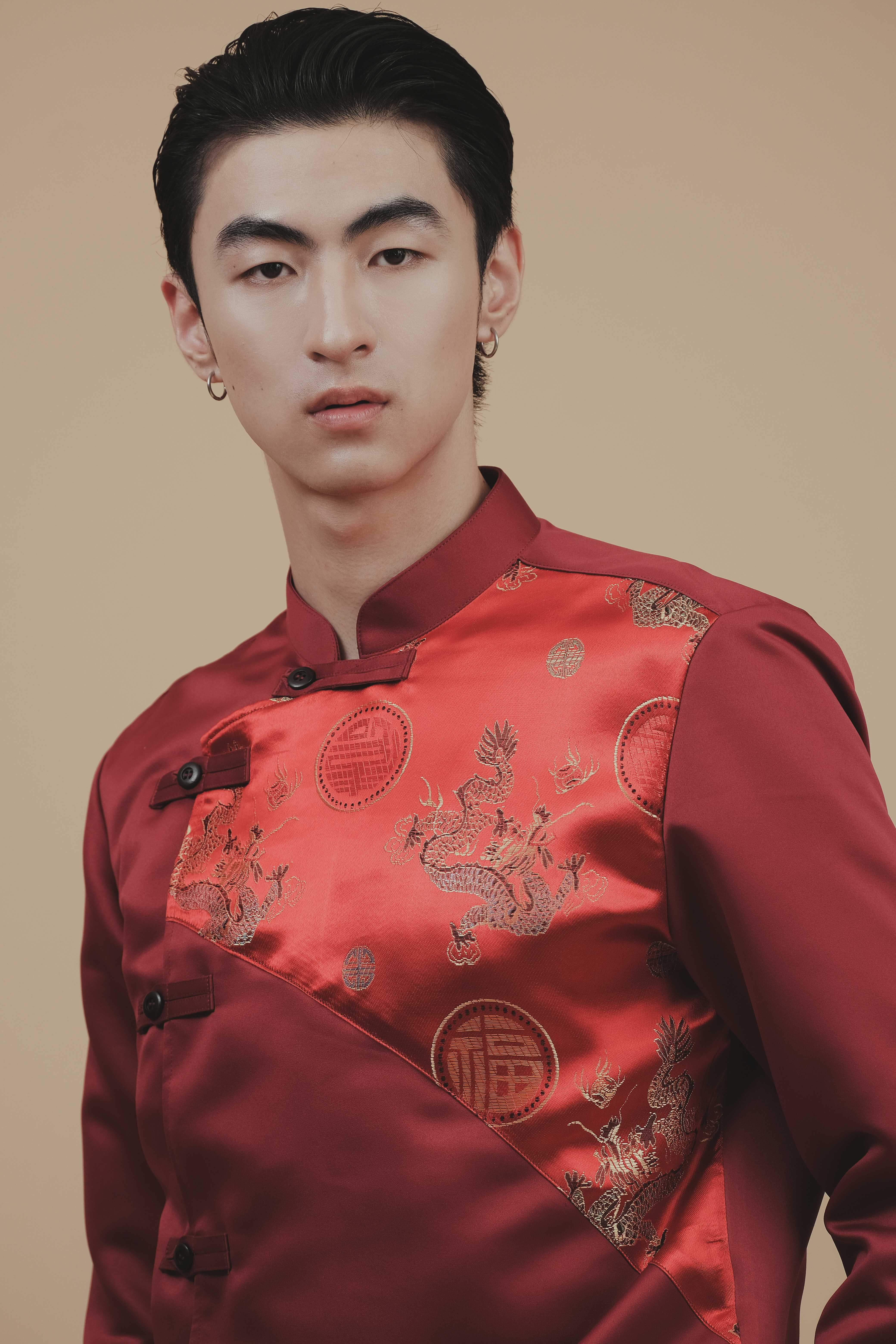 CNY 2023 เสื้อตรุษจีนผู้ชายสีแดงแต่งลาย รุ่น Tor