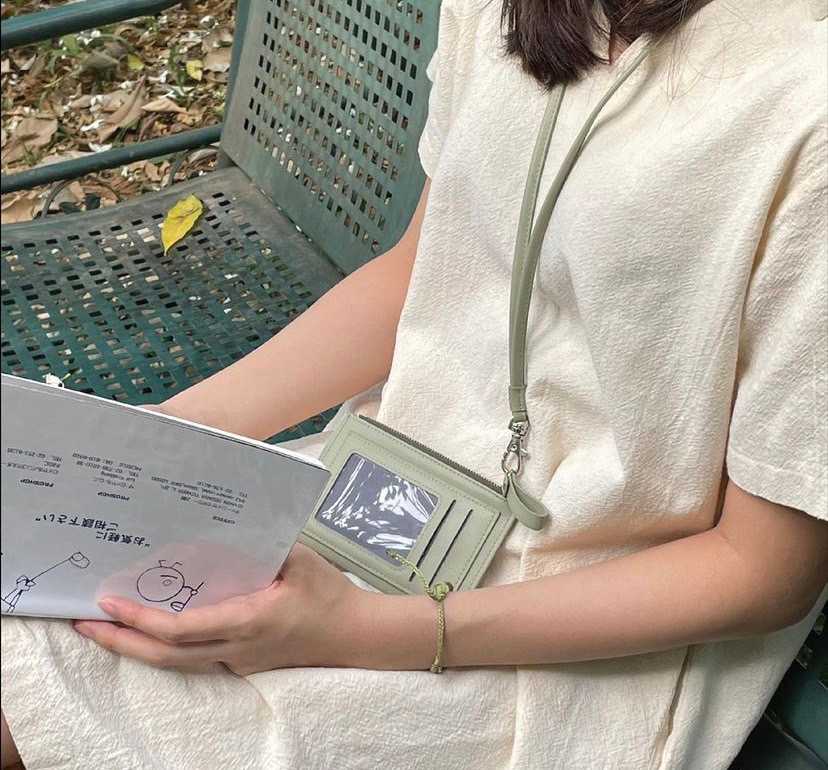 กระเป๋าสตางค์ แบบซิป ใบสั้น ใส่เหรียญ ใส่บัตร พร้อมสายคล้องคอ