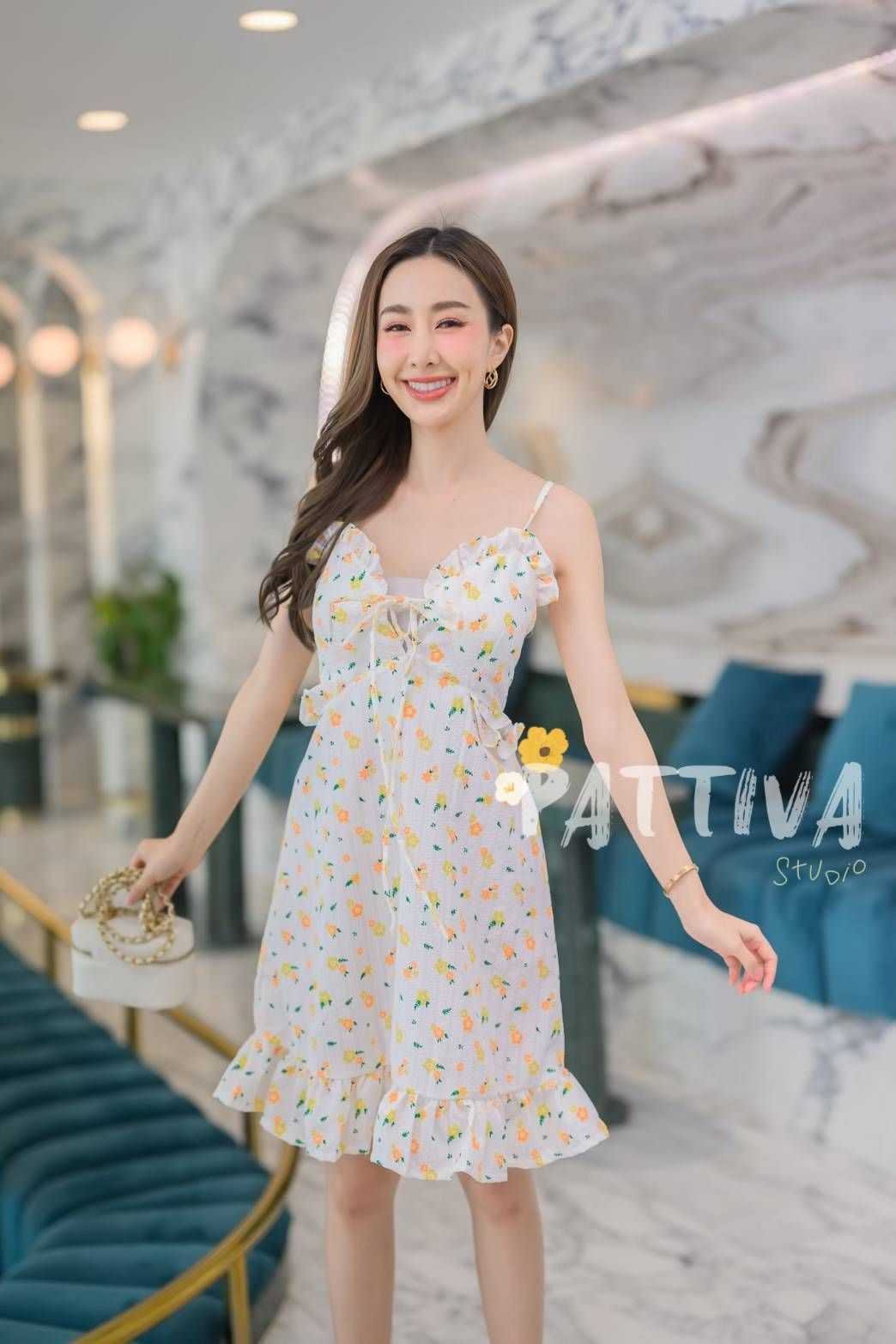 ชุดเดรส สายเดี่ยวผูกหลัง ผูกได้สั้นยาว ดีเทลระบายอก มีเชือกให้ผูกหน้าอก