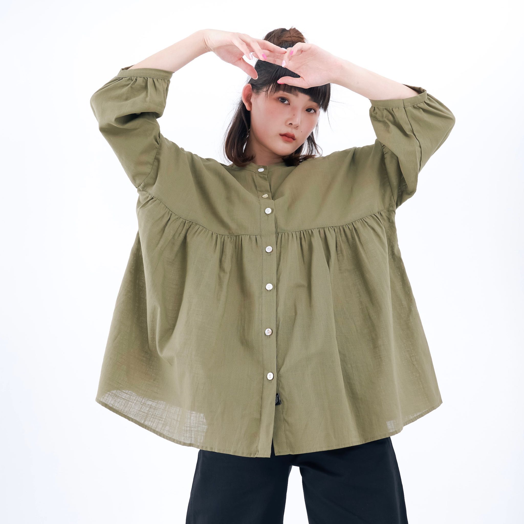 เสื้อคอจีน ทรงหลวม แขน3/4 - สีเขียวมะกอก