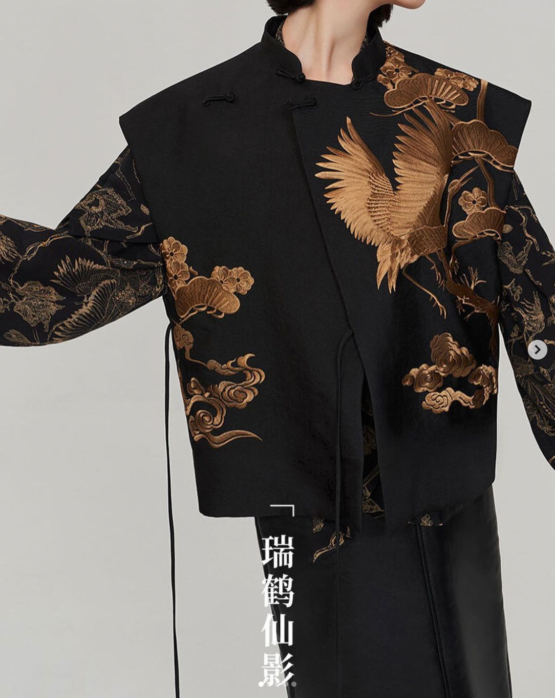 Naivee 22 autumn new Chinese style gold silk crane embroidered loose vest