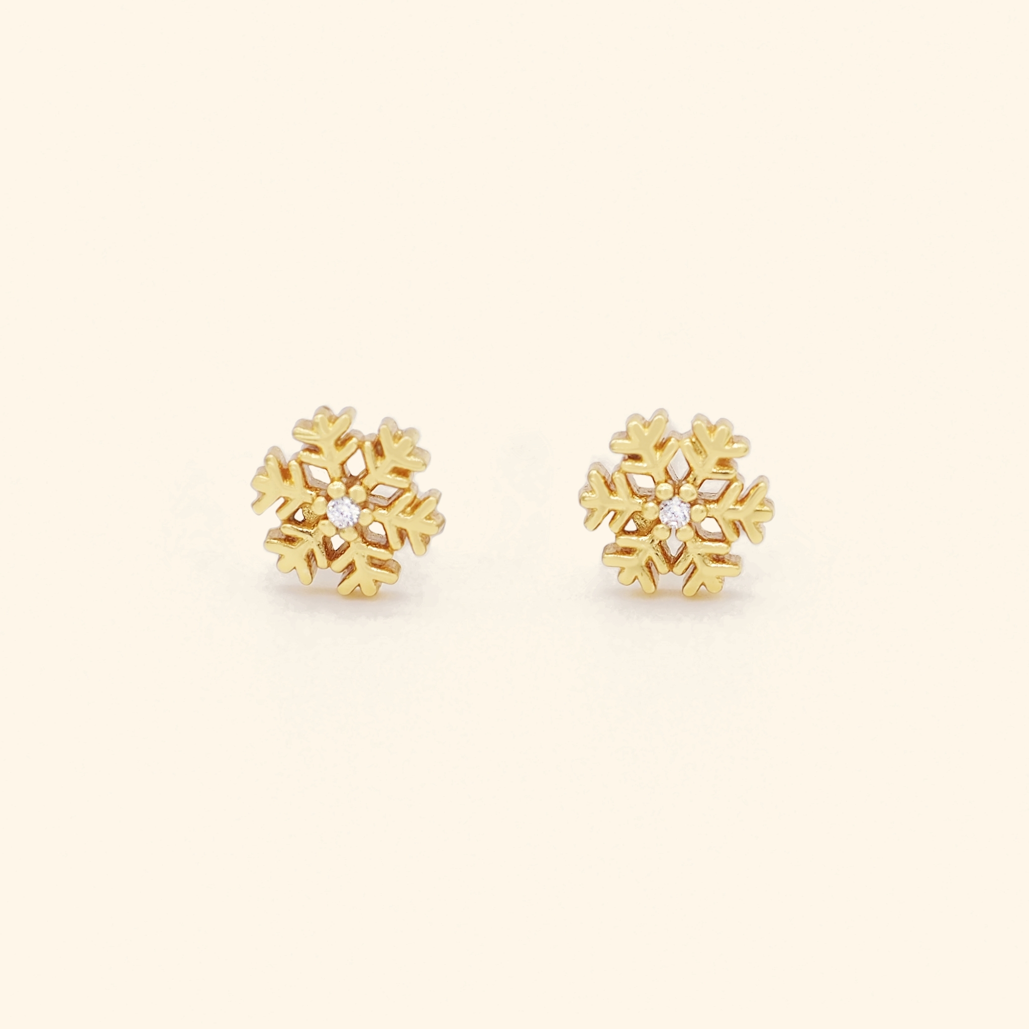ต่างหูก้านมินิเกล็ดหิมะ (Mini Snowflake Stud Earrings)