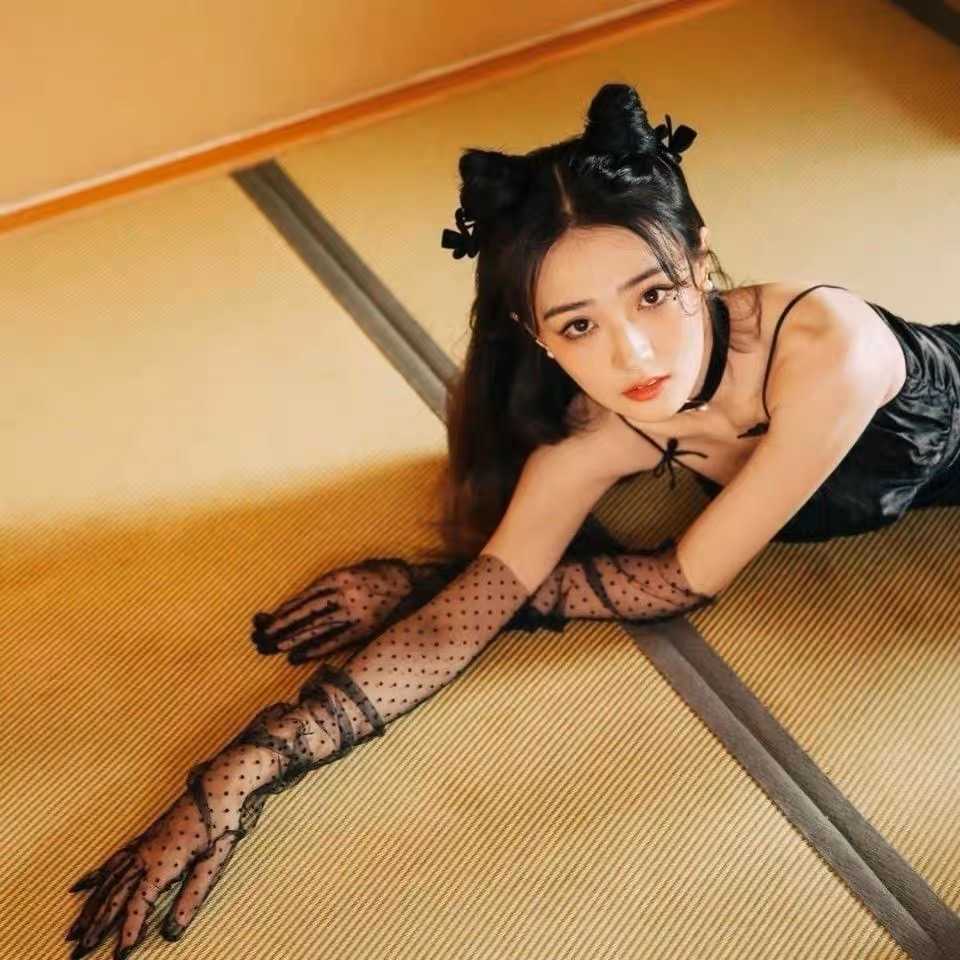 ถุงมือลายจุด ยาว 54 CM. มี 2 สี